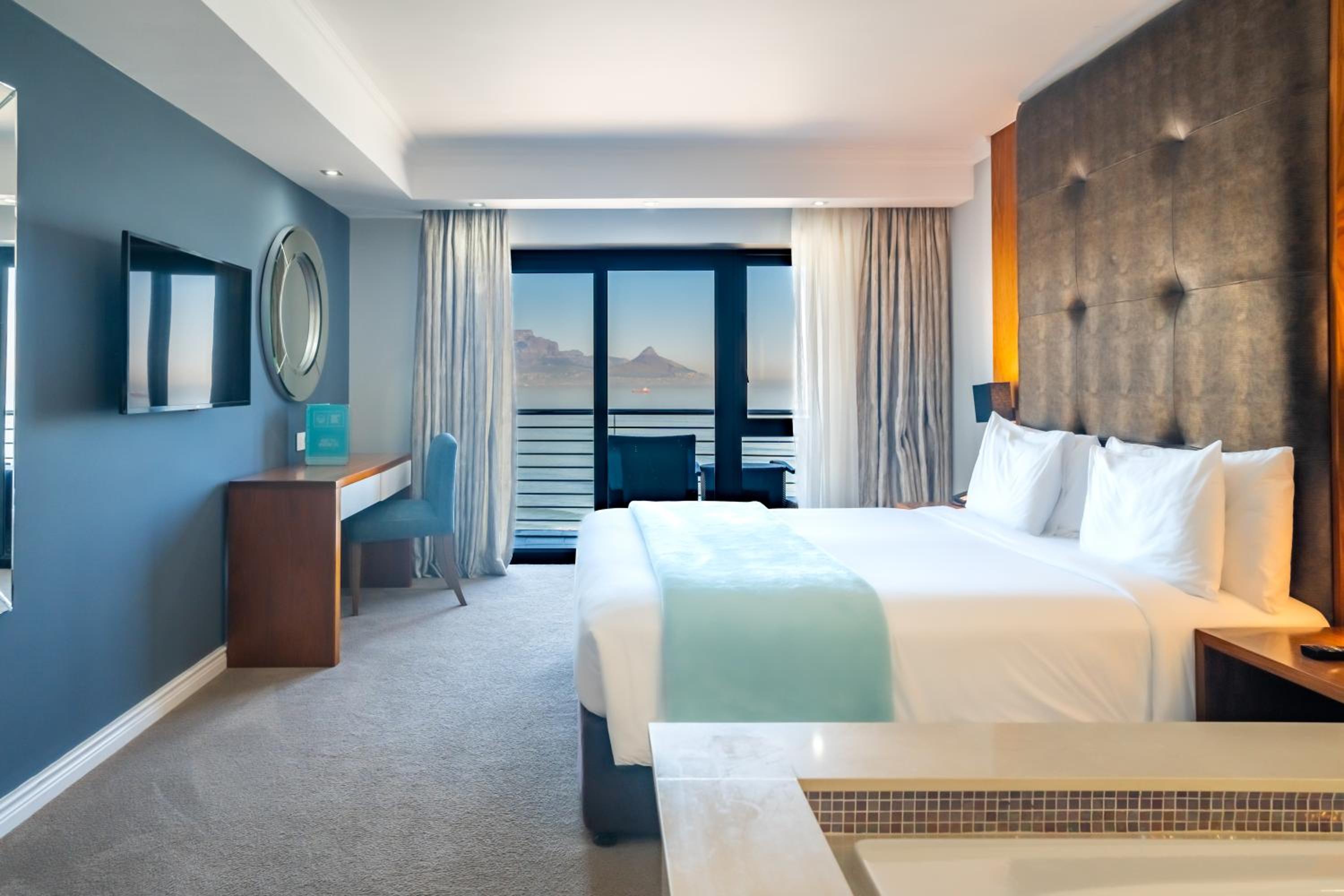 King Room with Balcony - Photo 1