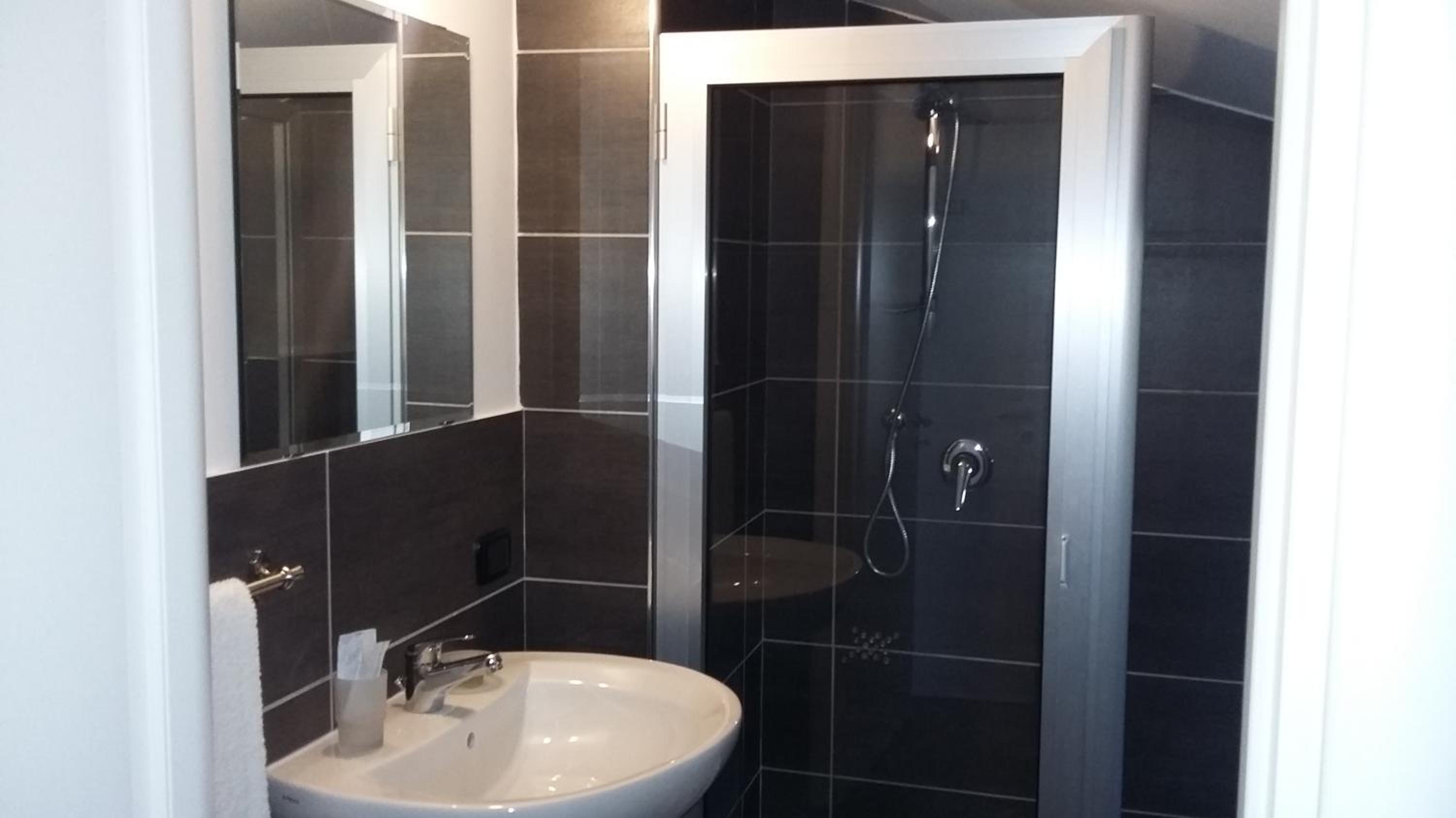 Small Double Room - Photo 3