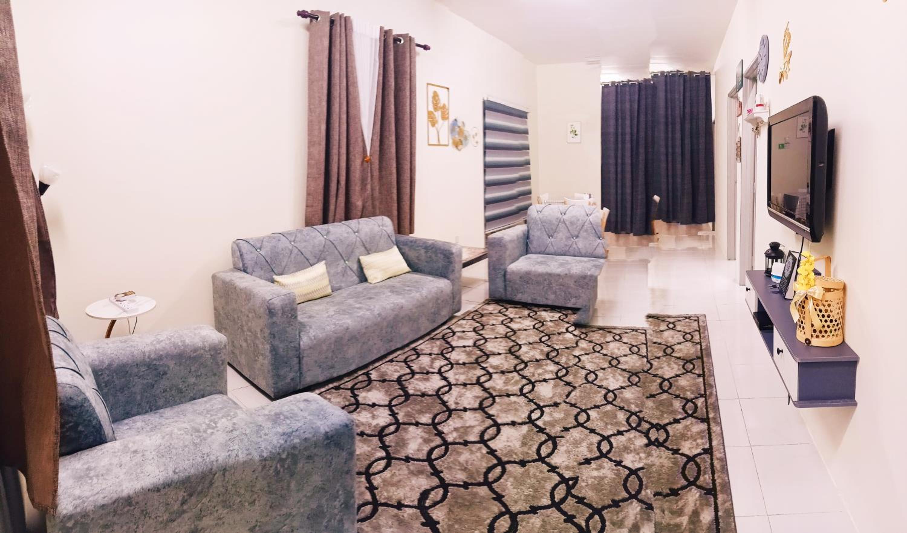 Three-Bedroom House photo 3
