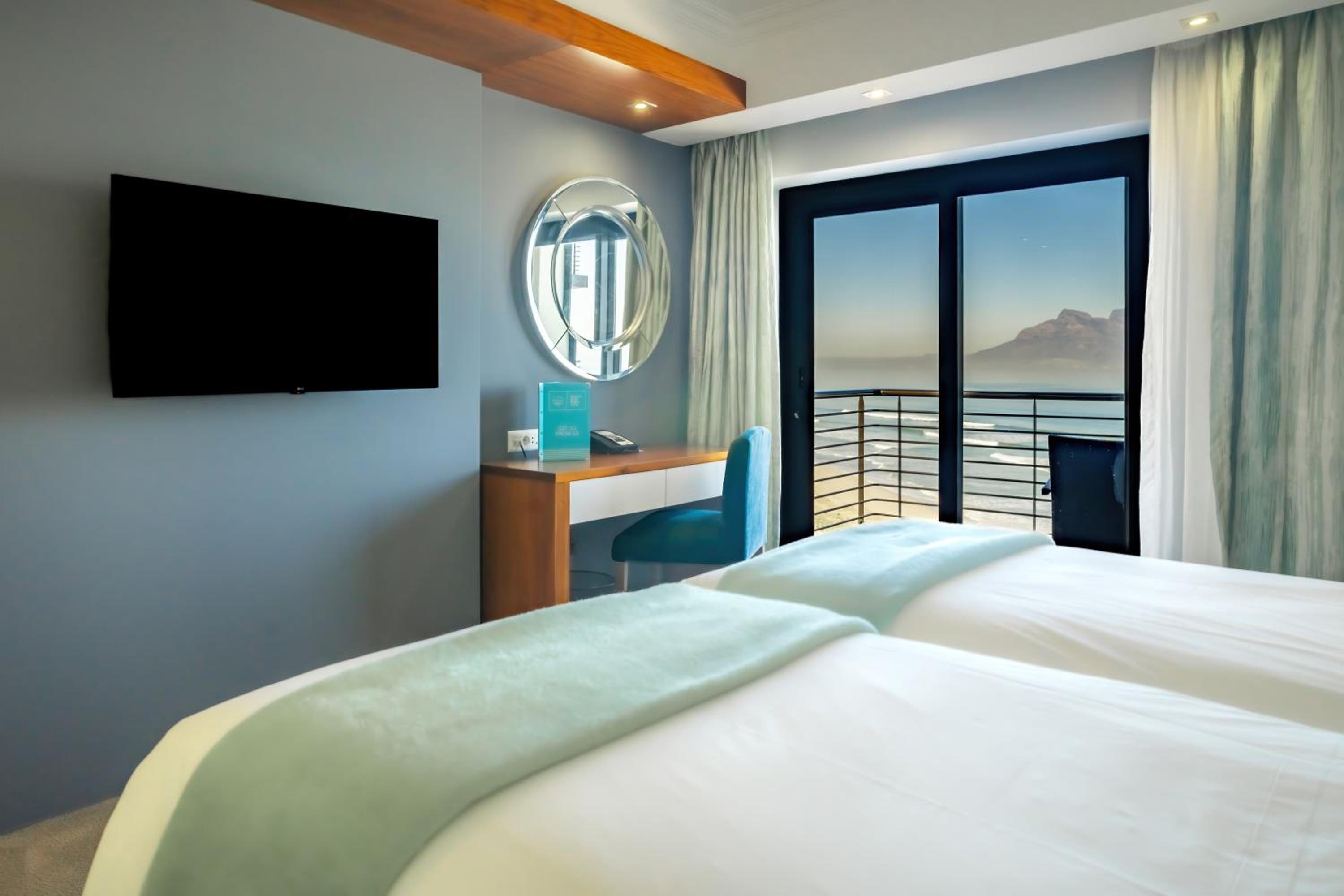 Twin Room with Balcony - Photo 2