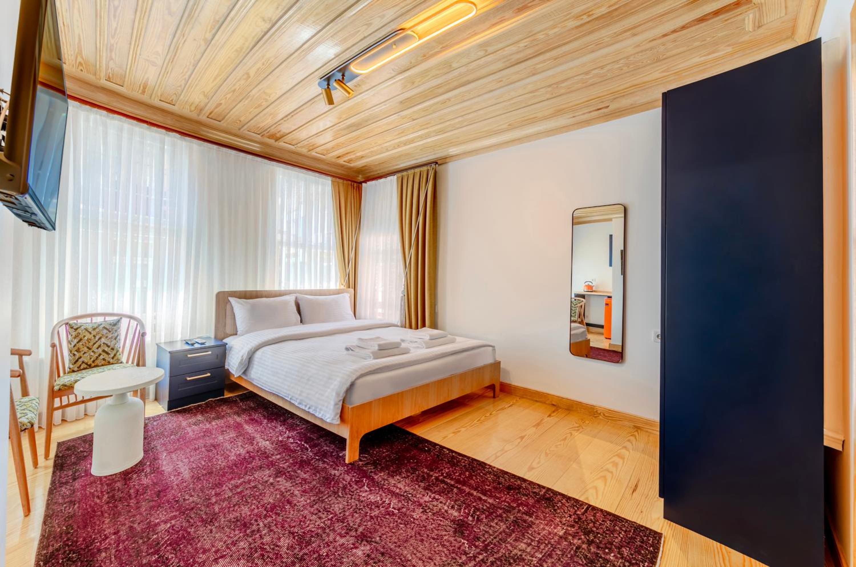 Deluxe Queen Room