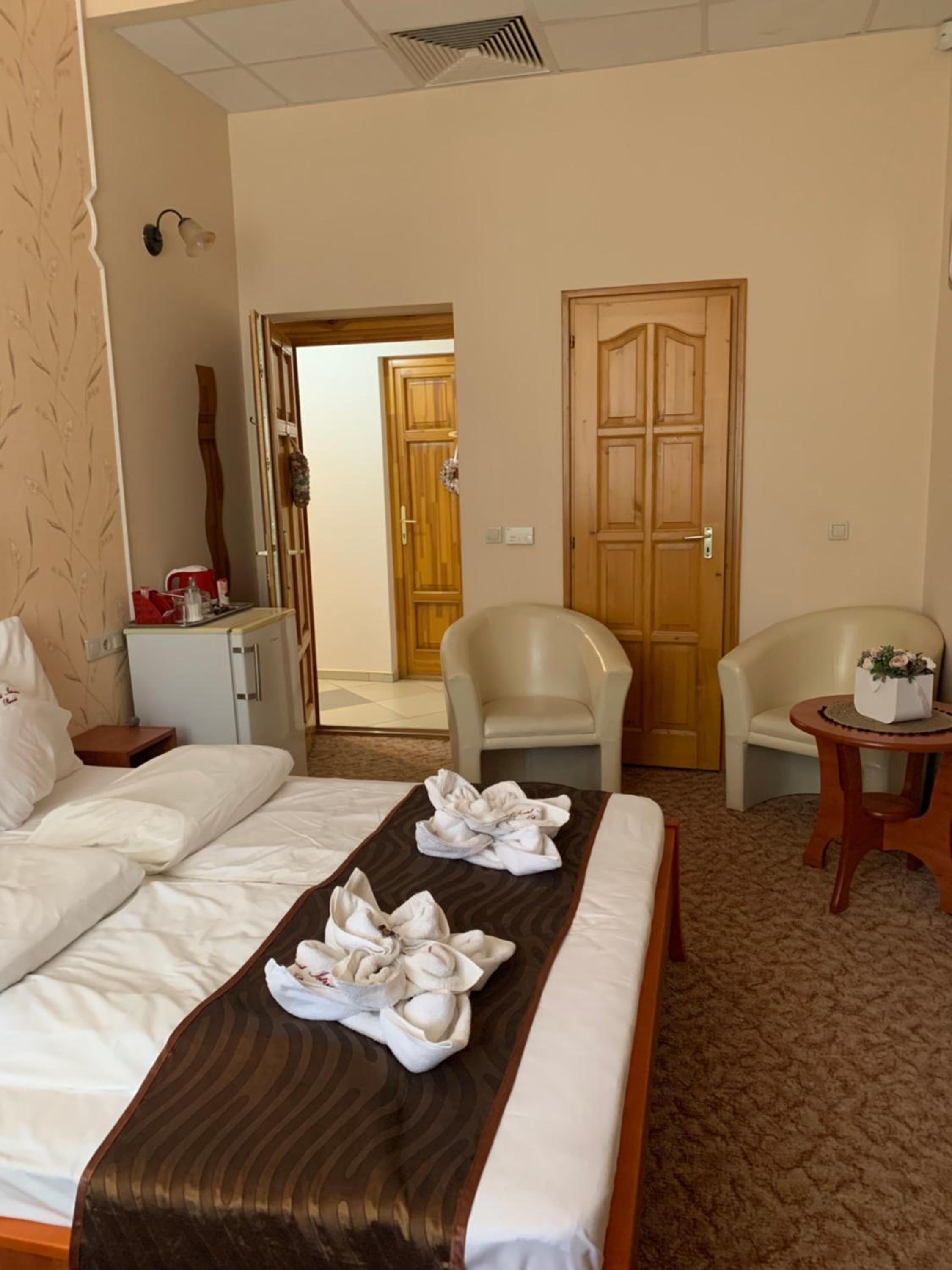 Deluxe Double Room with Extra Bed photo 3