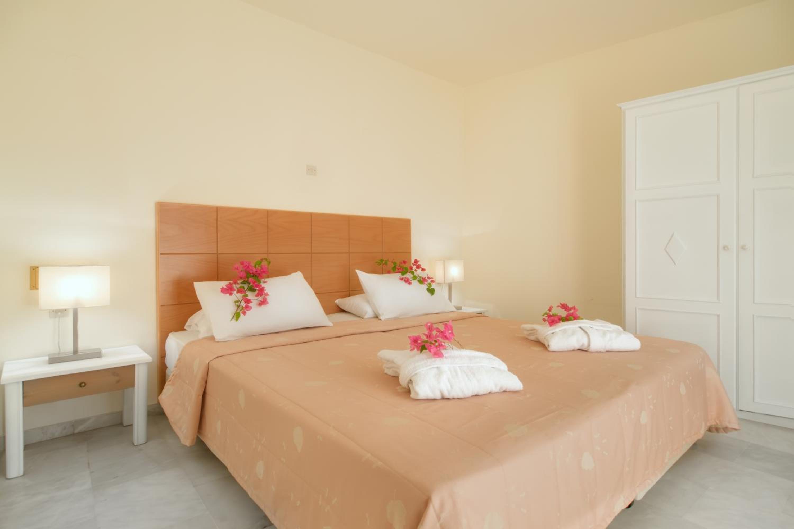 Two-Bedroom Apartment with Sea View - Photo 7