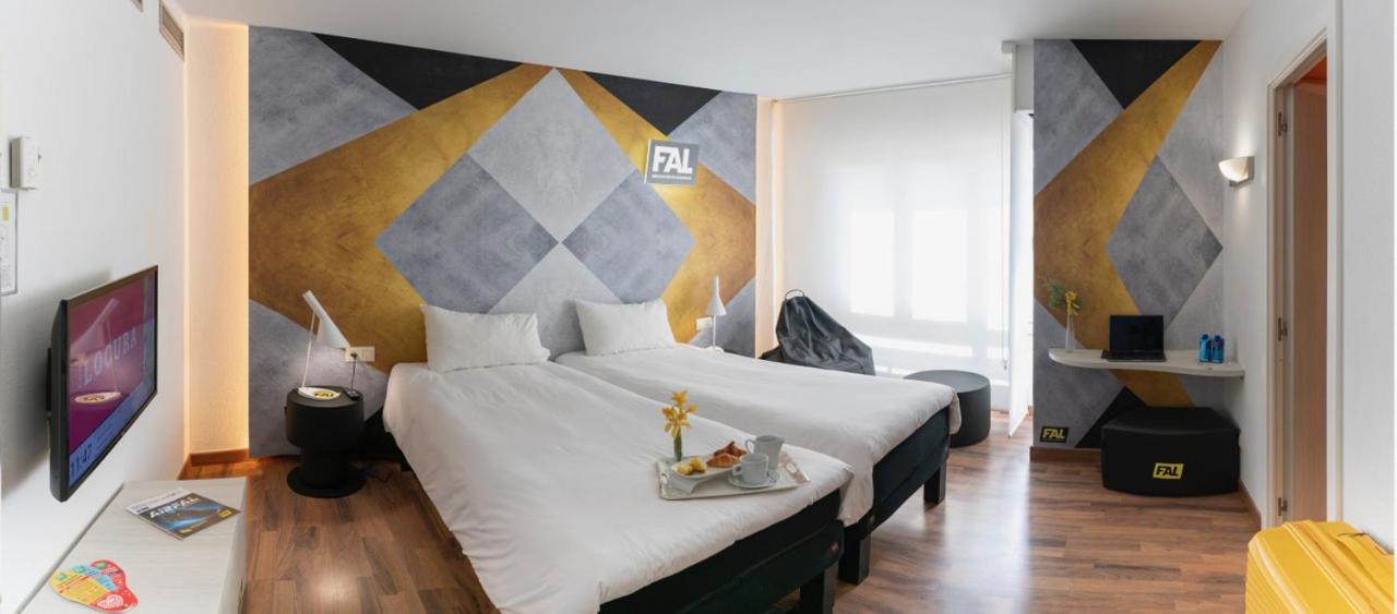Standard Twin Room - Photo 7