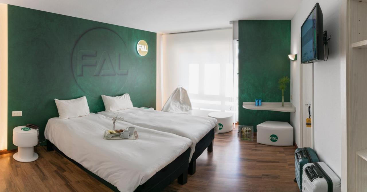 Standard Twin Room - Photo 2