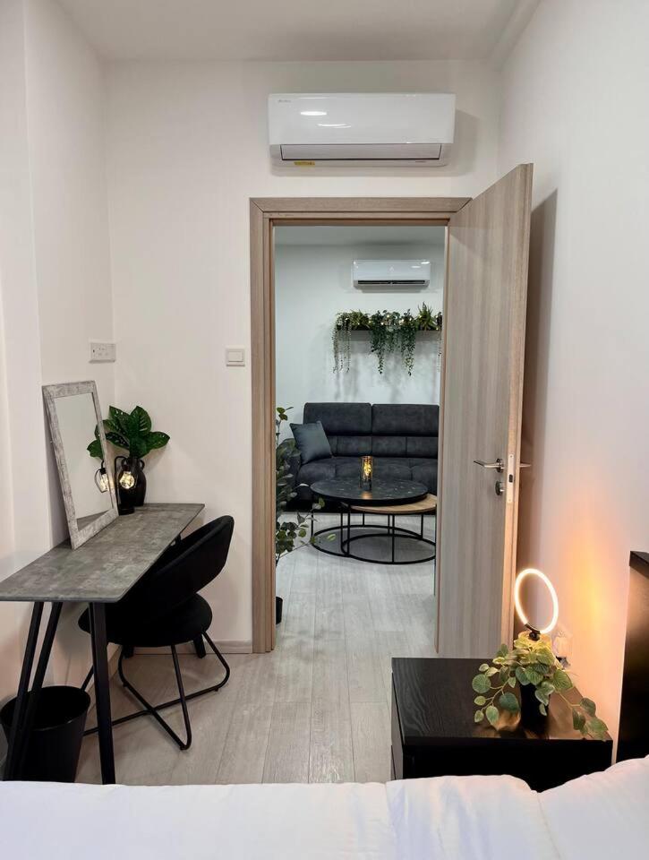 One-Bedroom Apartment photo 1