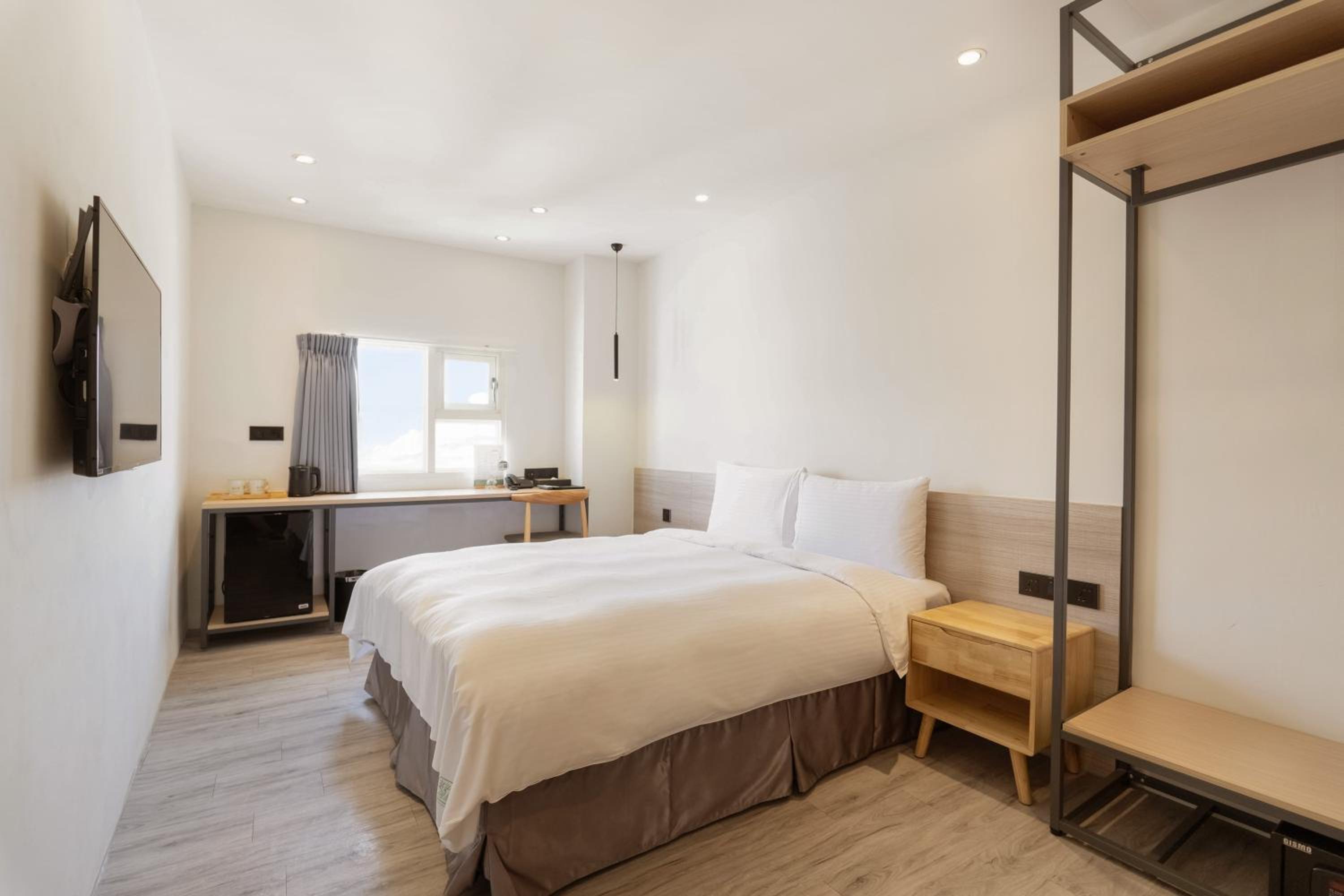 Standard Double Room - Photo 8