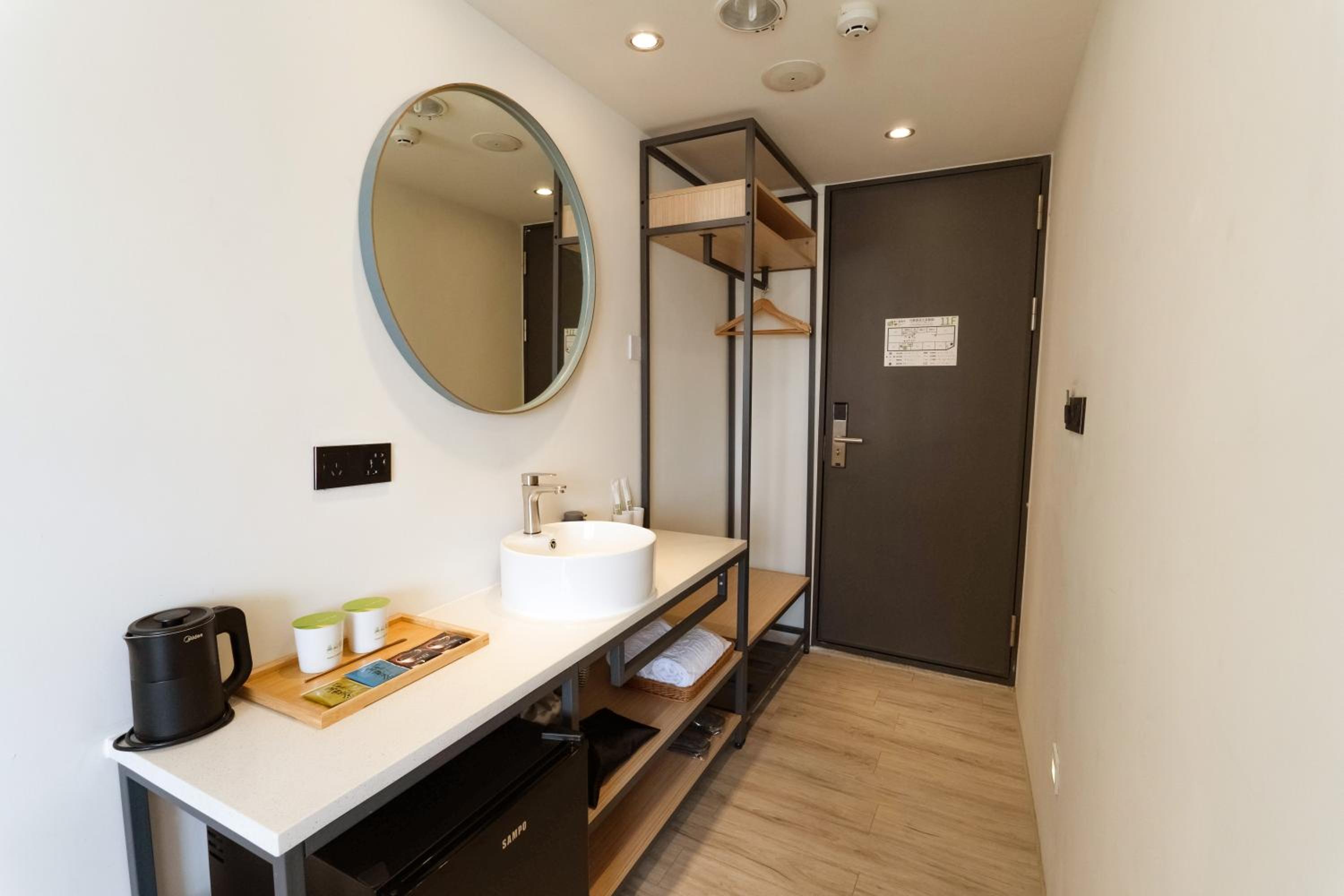 Budget Double Room - Photo 6
