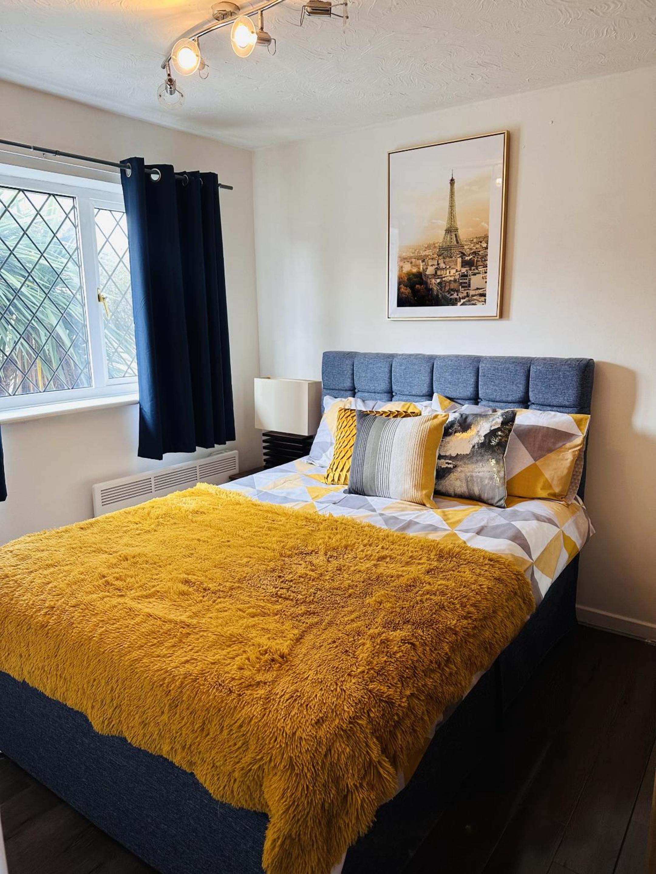 Three-Bedroom House photo 2