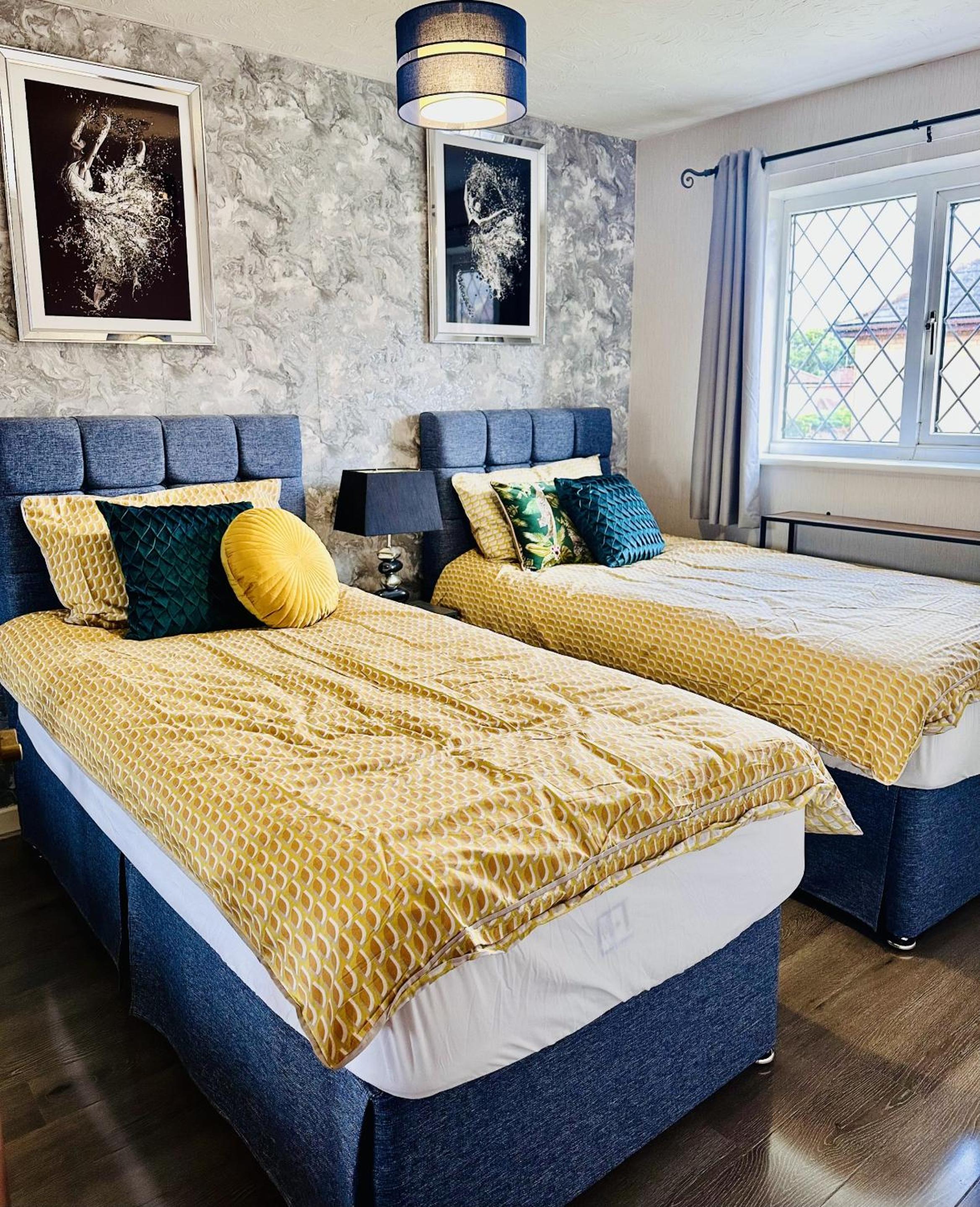 Three-Bedroom House photo 3