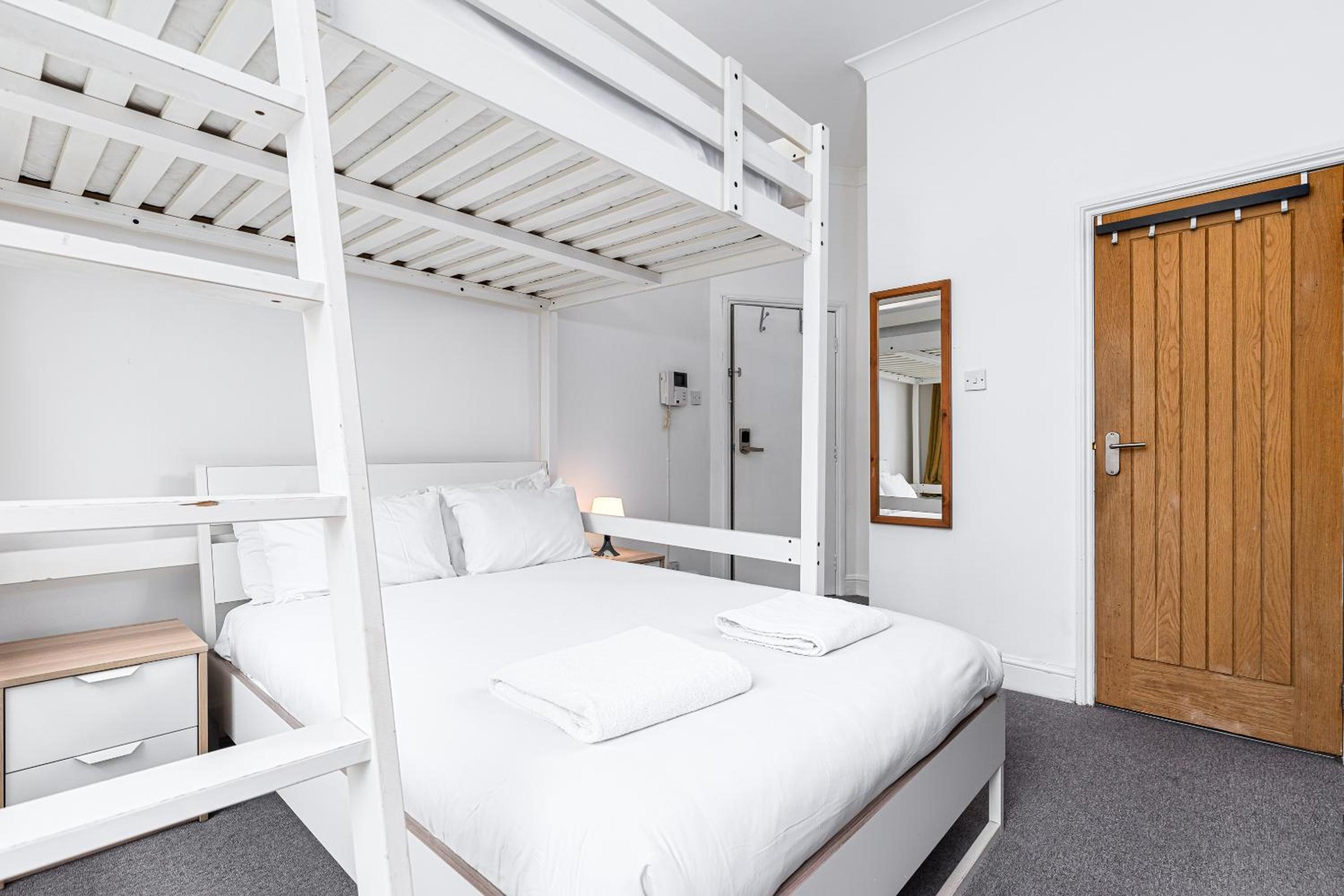 Basic Triple Room photo 1