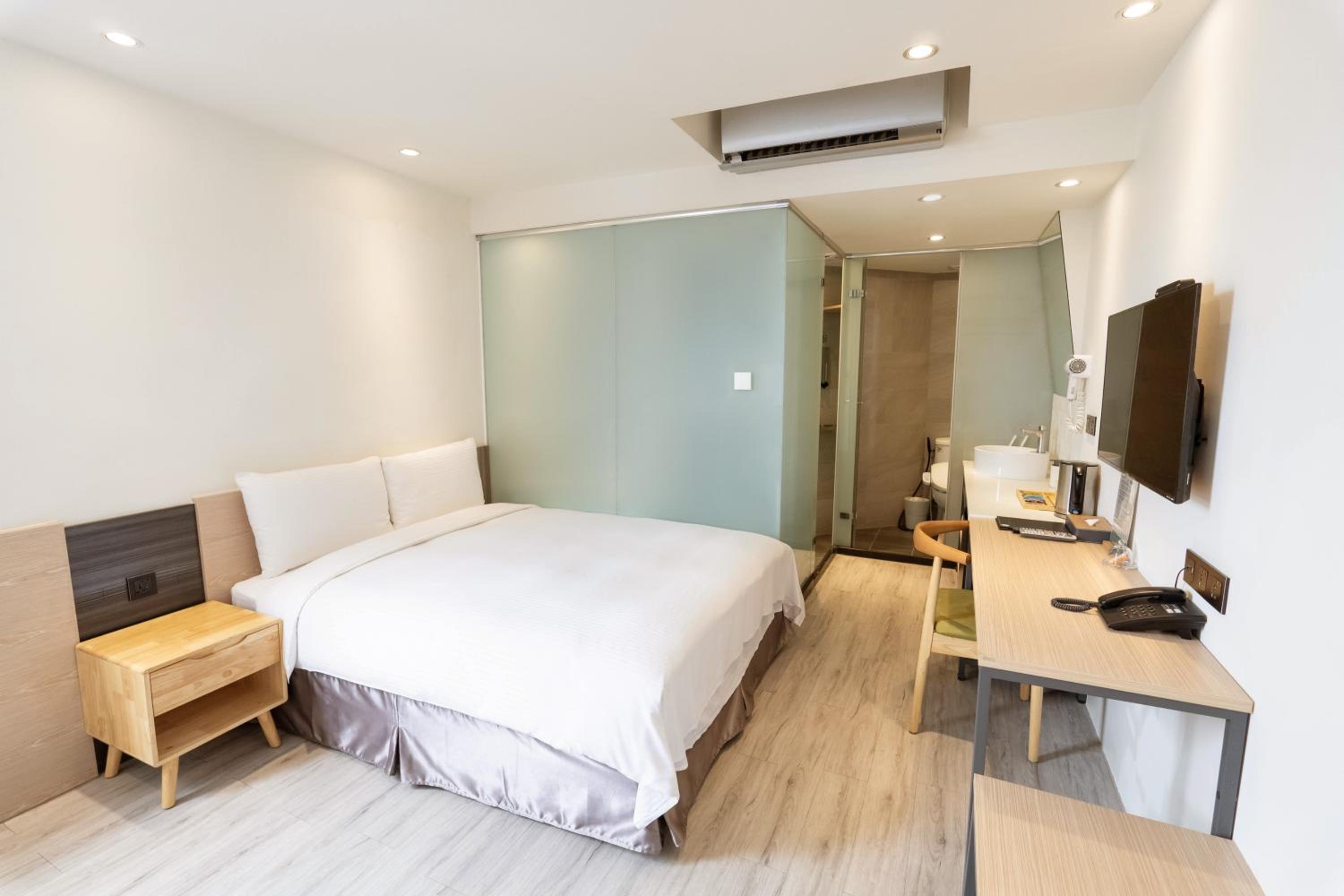 Luxury Double Room with Bath Tub