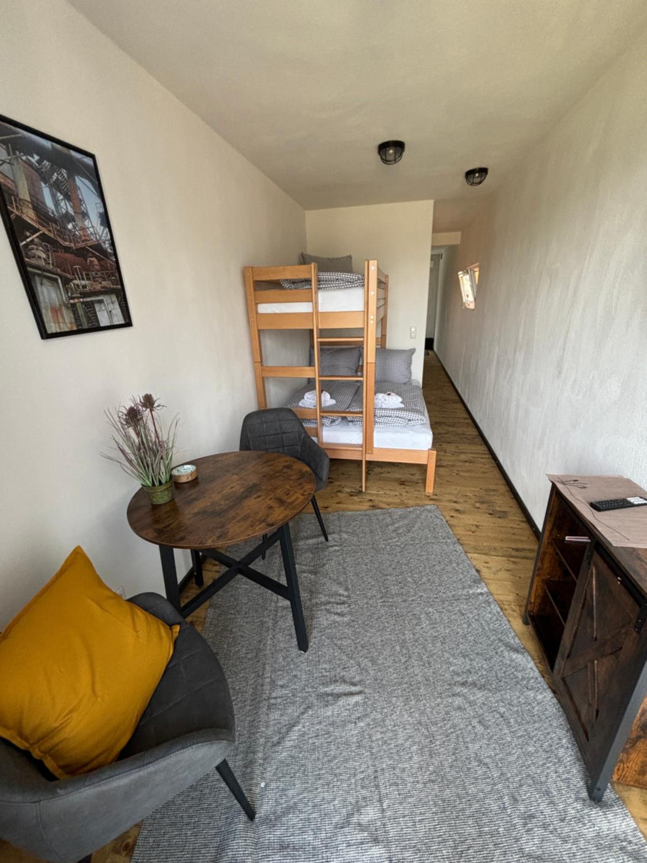 One-Bedroom Apartment photo 1