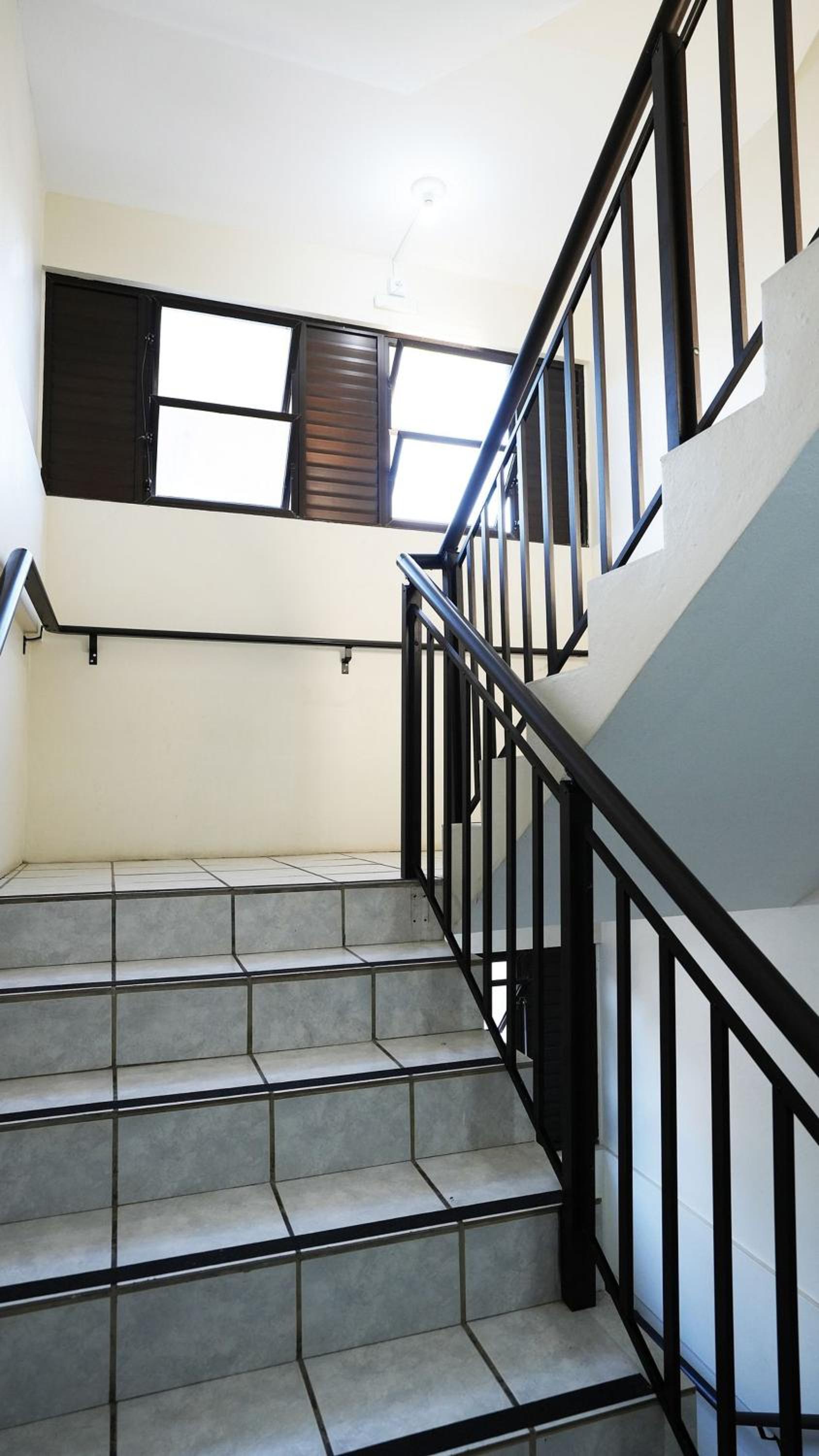 Two-Bedroom Apartment - Photo 31