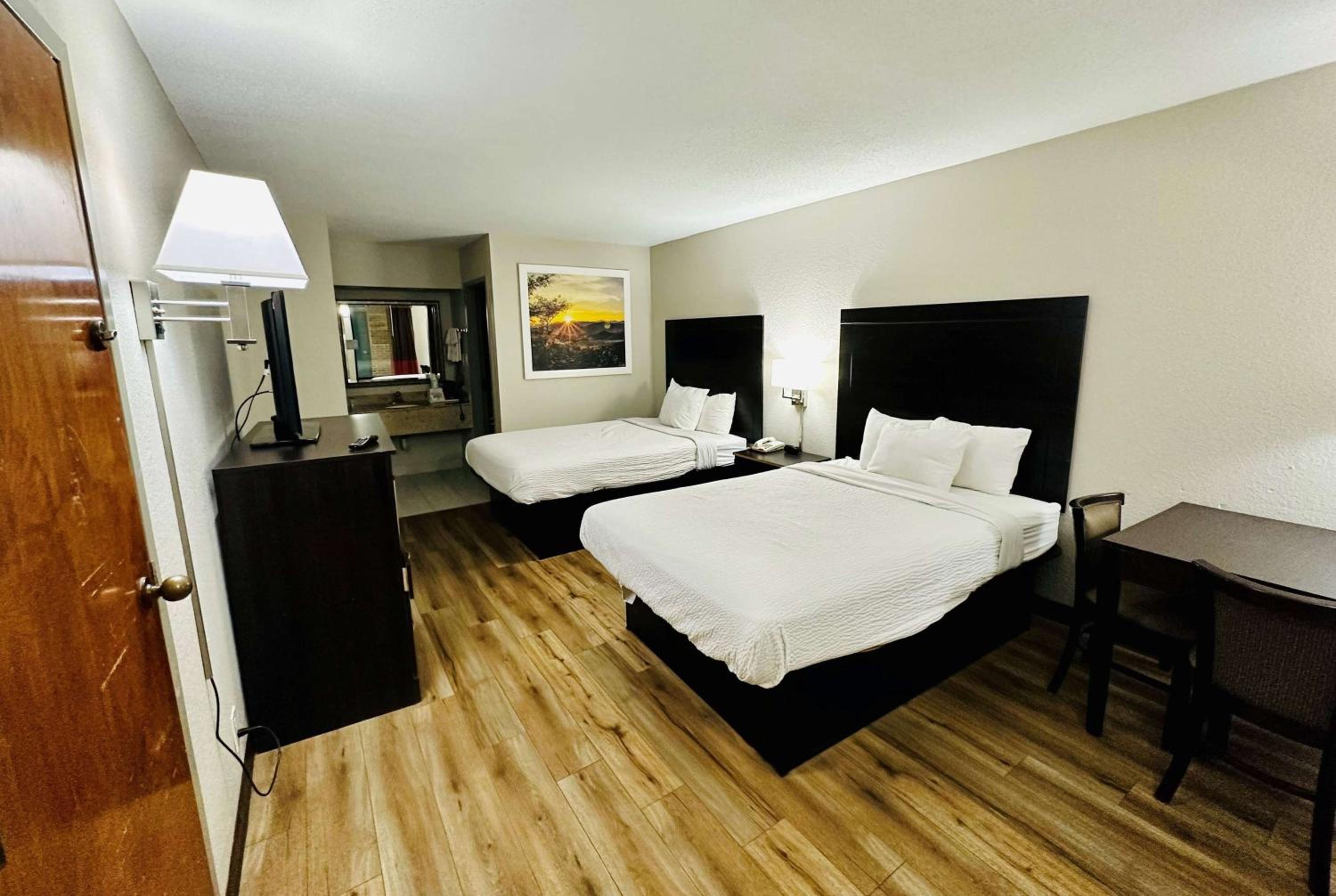 Double Room with Two Double Beds - Smoking - Photo 1