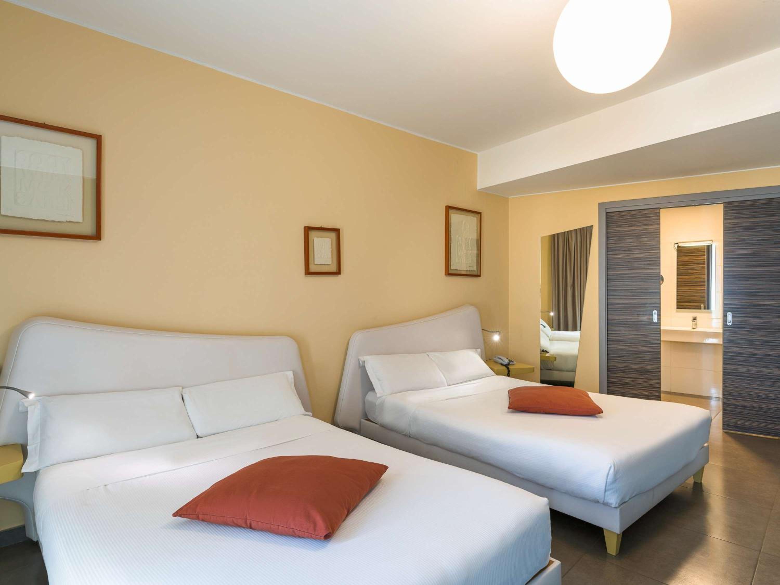 Superior Room with Two Double Beds - Photo 3