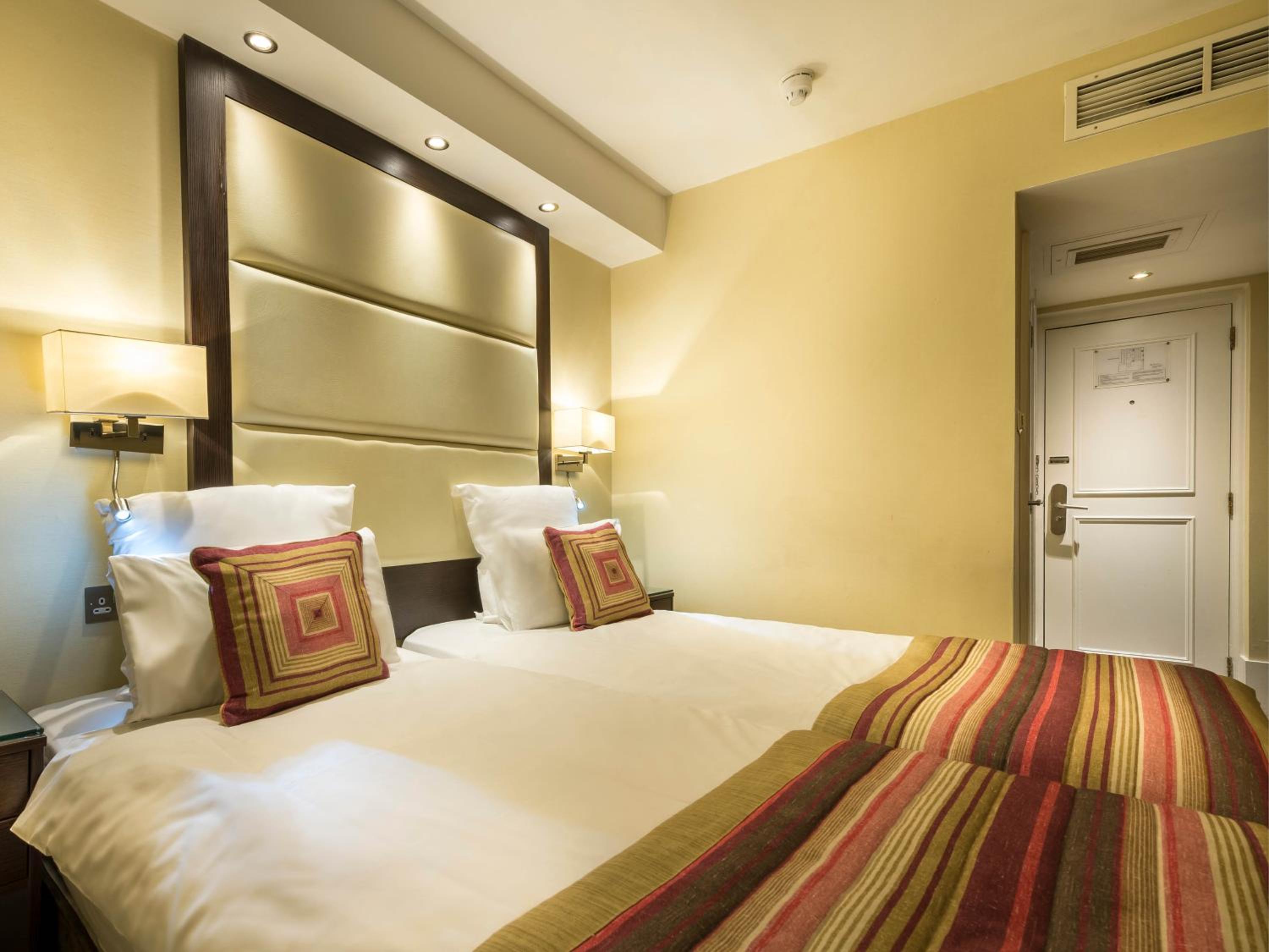 Deluxe Triple Room photo 3