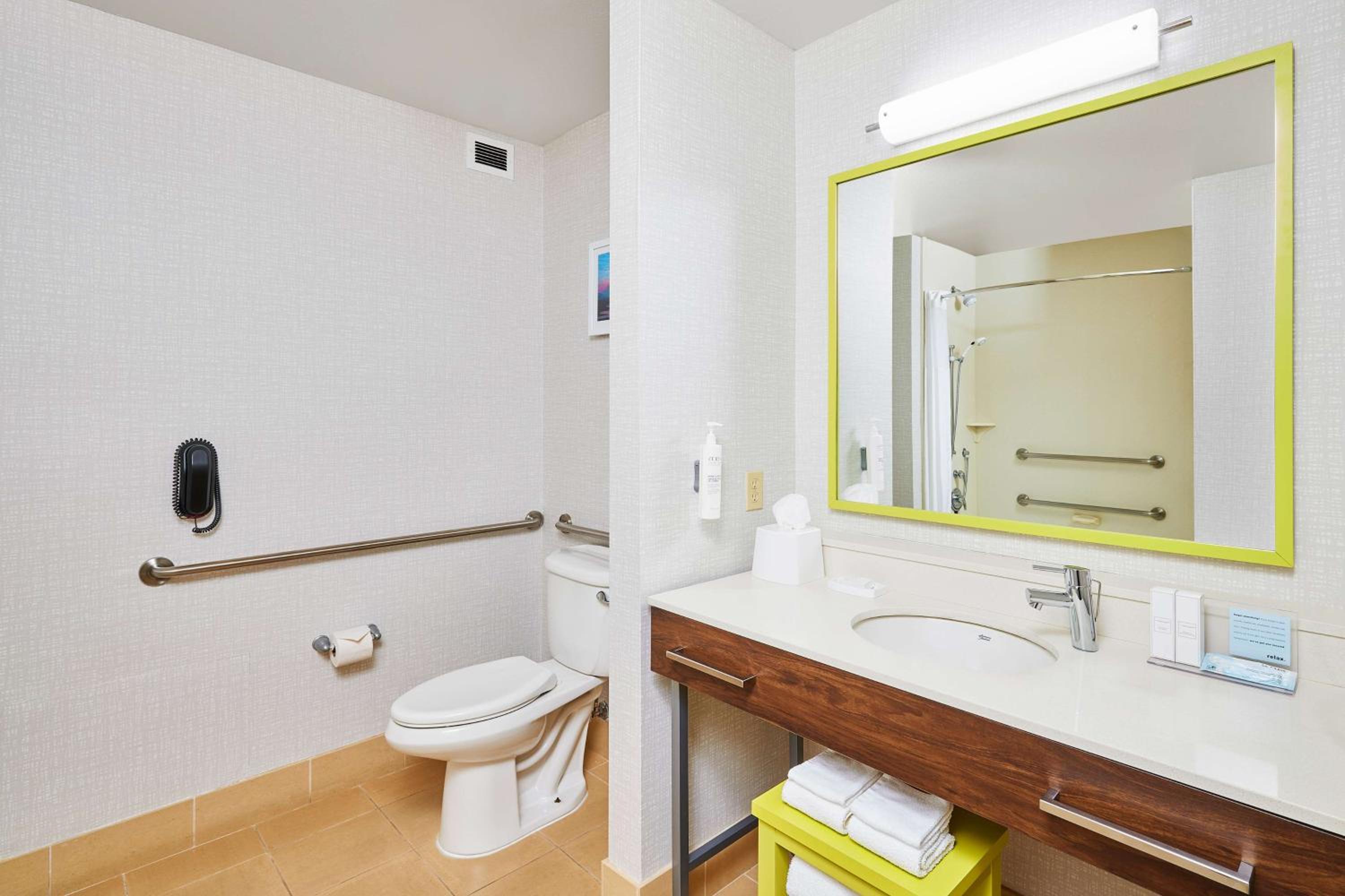Queen Room with Two Queen Beds - Mobility and Hearing Access/Non-Smoking - Photo 3