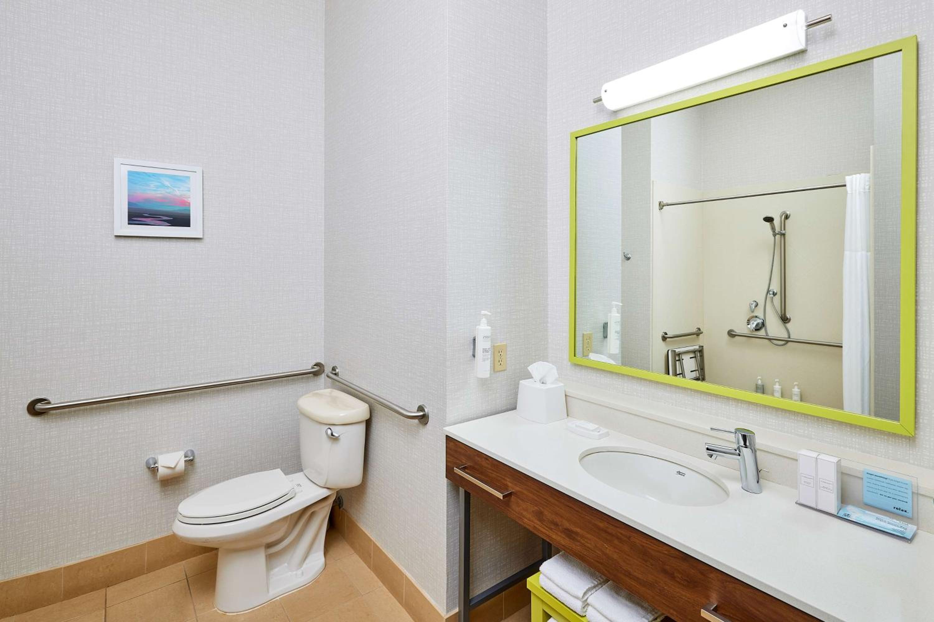 Queen Room with Two Queen Beds - Mobility and Hearing Access/Non-Smoking - Photo 2