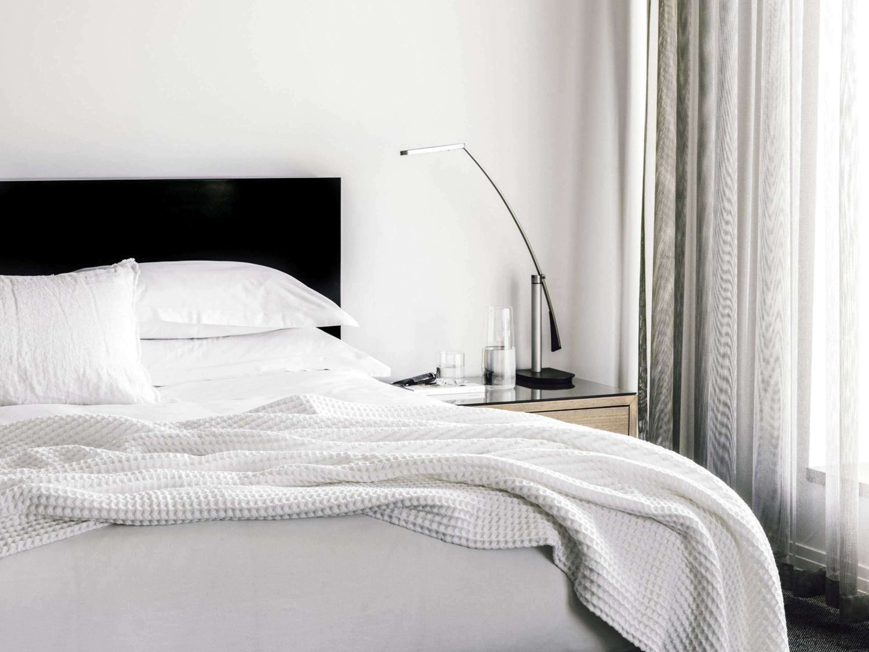 Deluxe King Room with Spa Bath - Photo 9