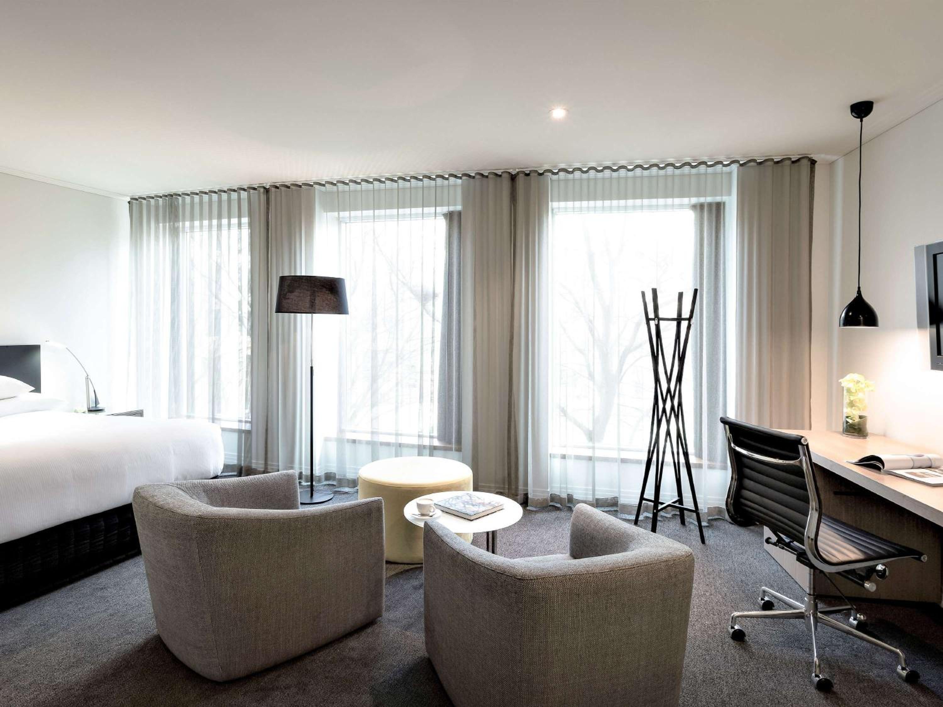 Deluxe King Room with Spa Bath - Photo 8