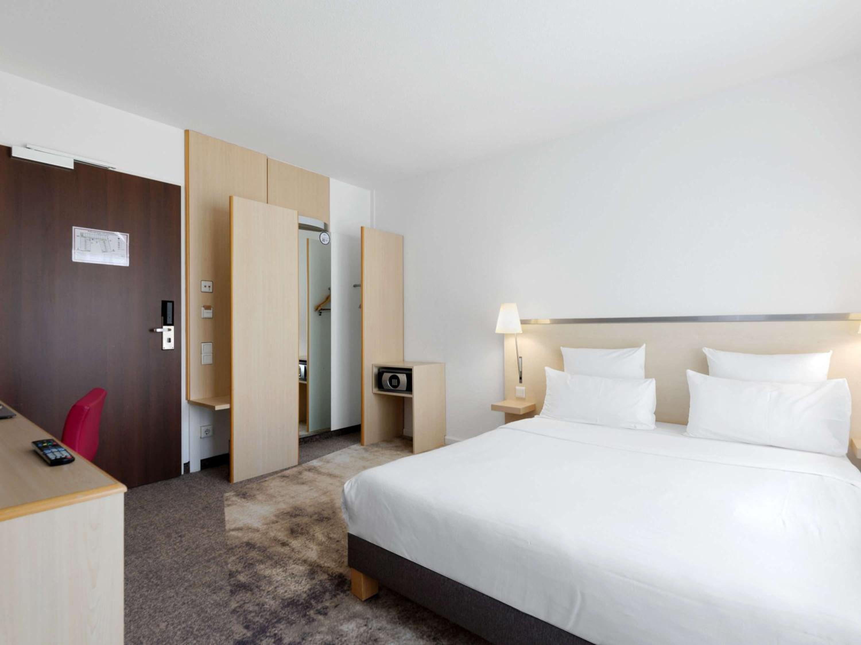 Standard Queen Room - Accessible