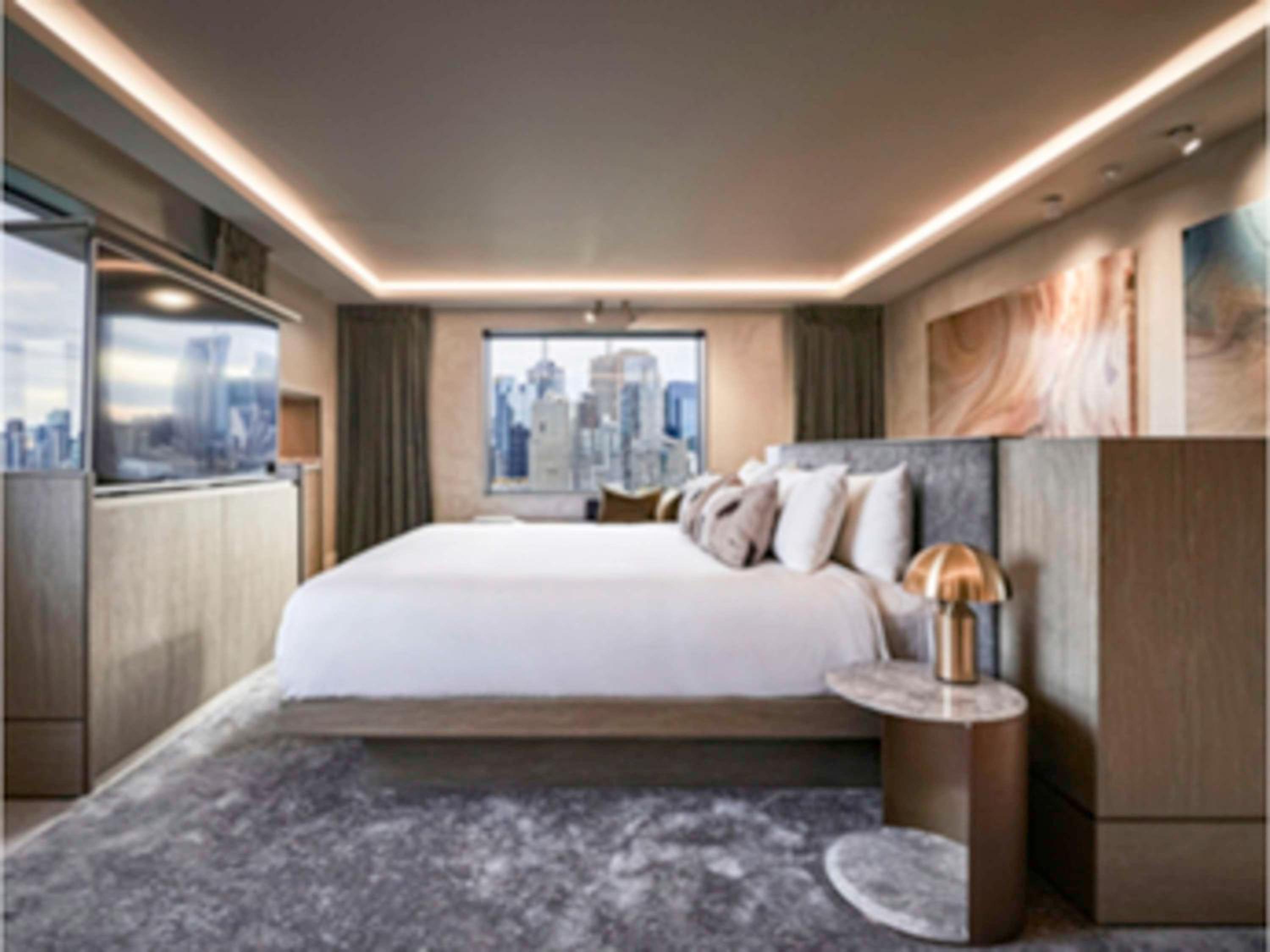 William Clarke Sky Villa with One King Bed and Lounge Access - Top Floor - Photo 1