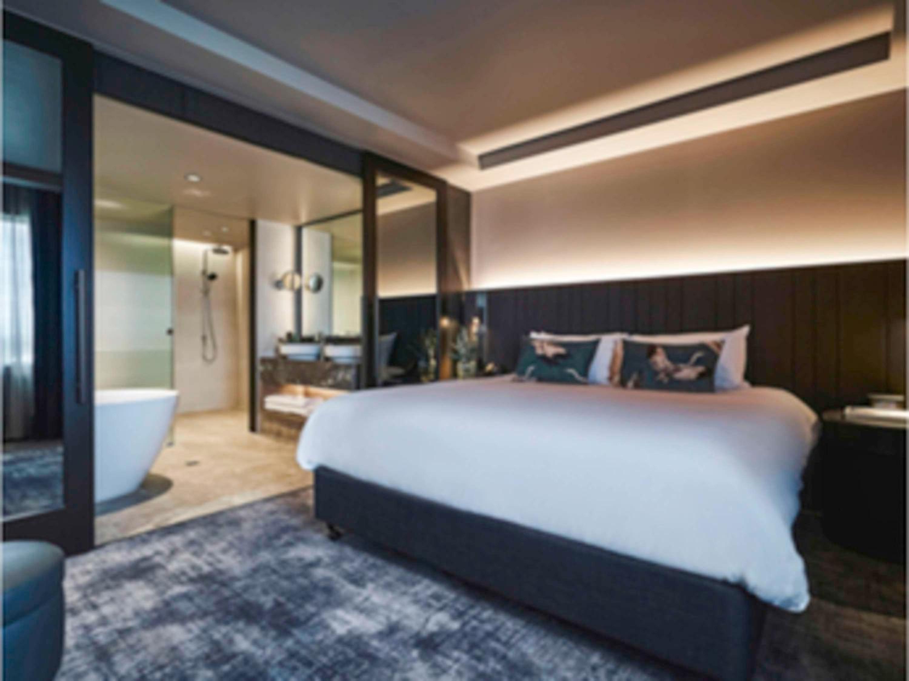 Superior King Suite with City and Garden View - Photo 1