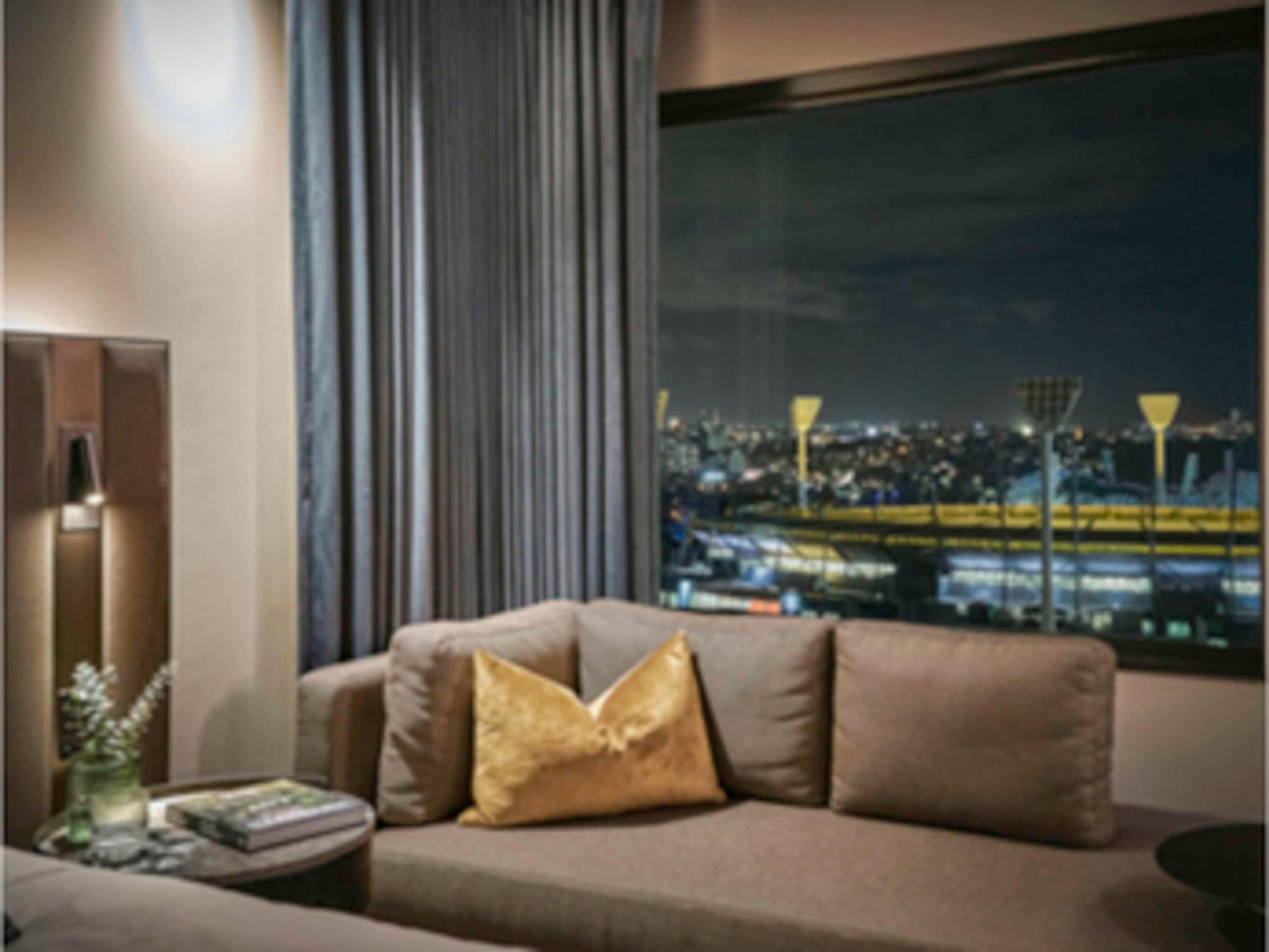 Deluxe Executive King Room with Lounge Access - High Floor - Photo 12