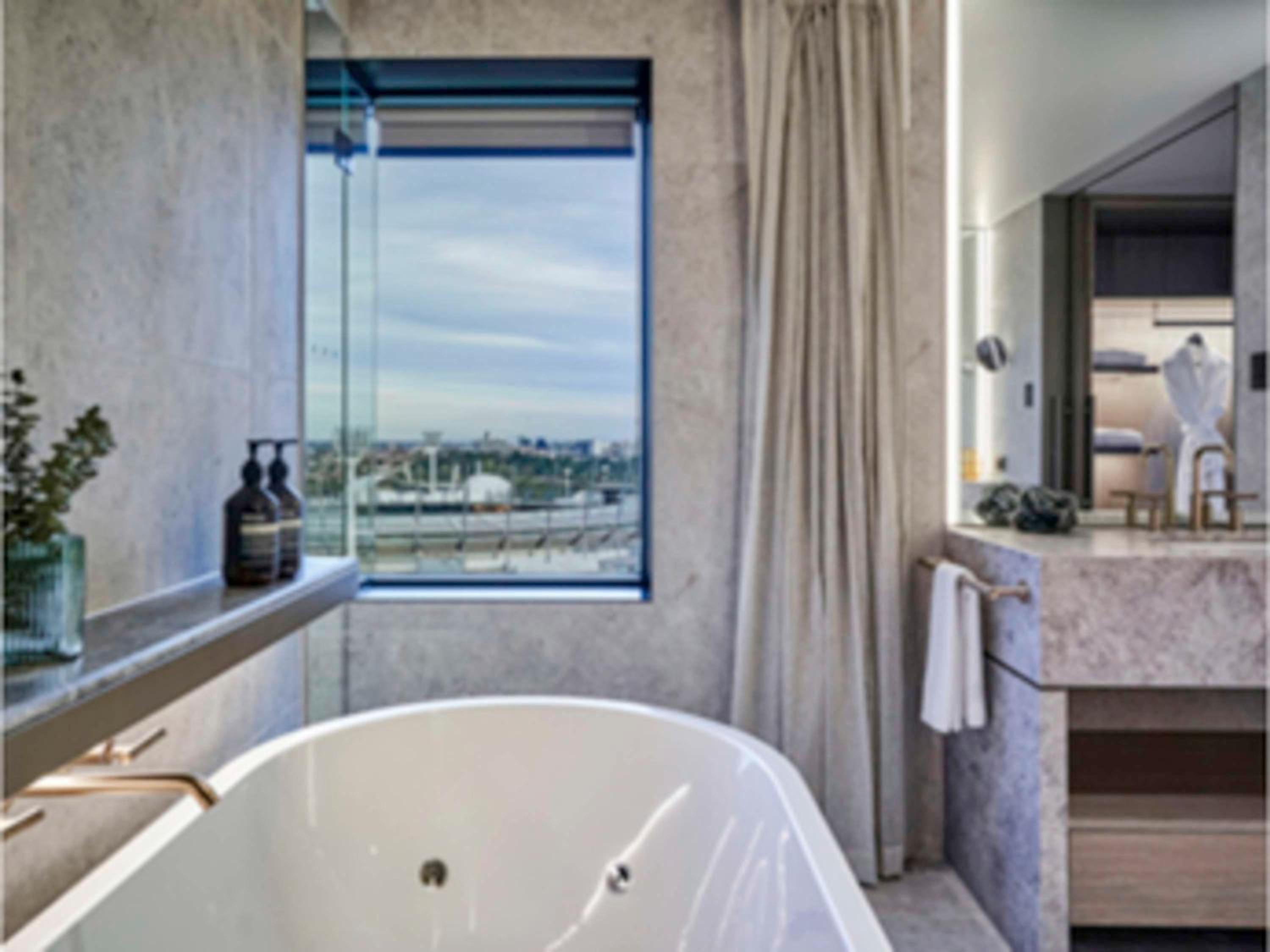 William Clarke Sky Villa with One King Bed and Lounge Access - Top Floor - Photo 9