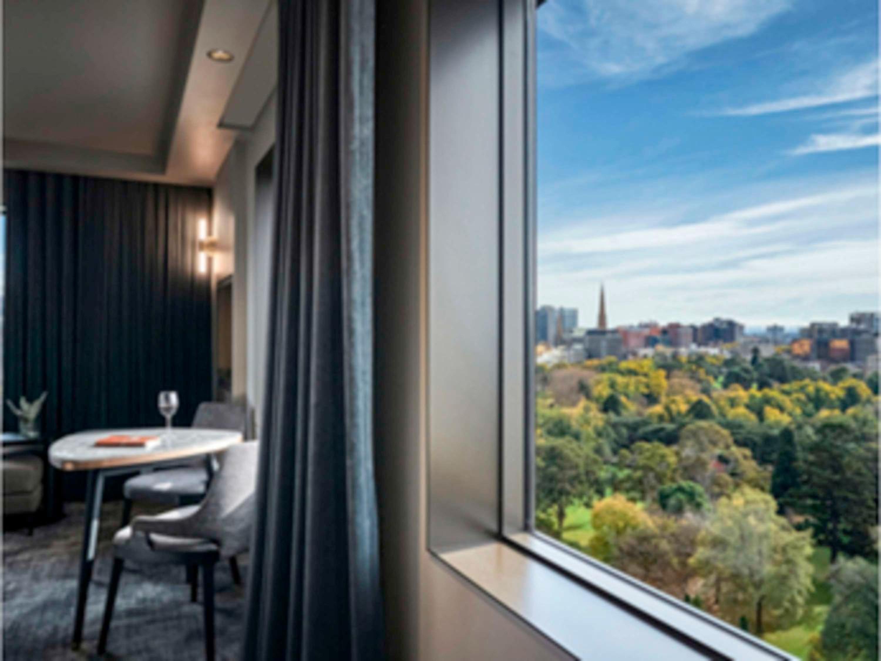 Superior King Suite with City and Garden View - Photo 6
