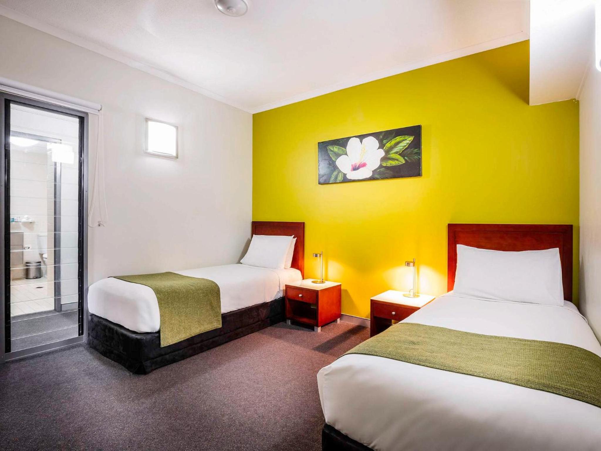 Two-Bedroom Suite with One King Bed and Two Single Beds - Photo 6