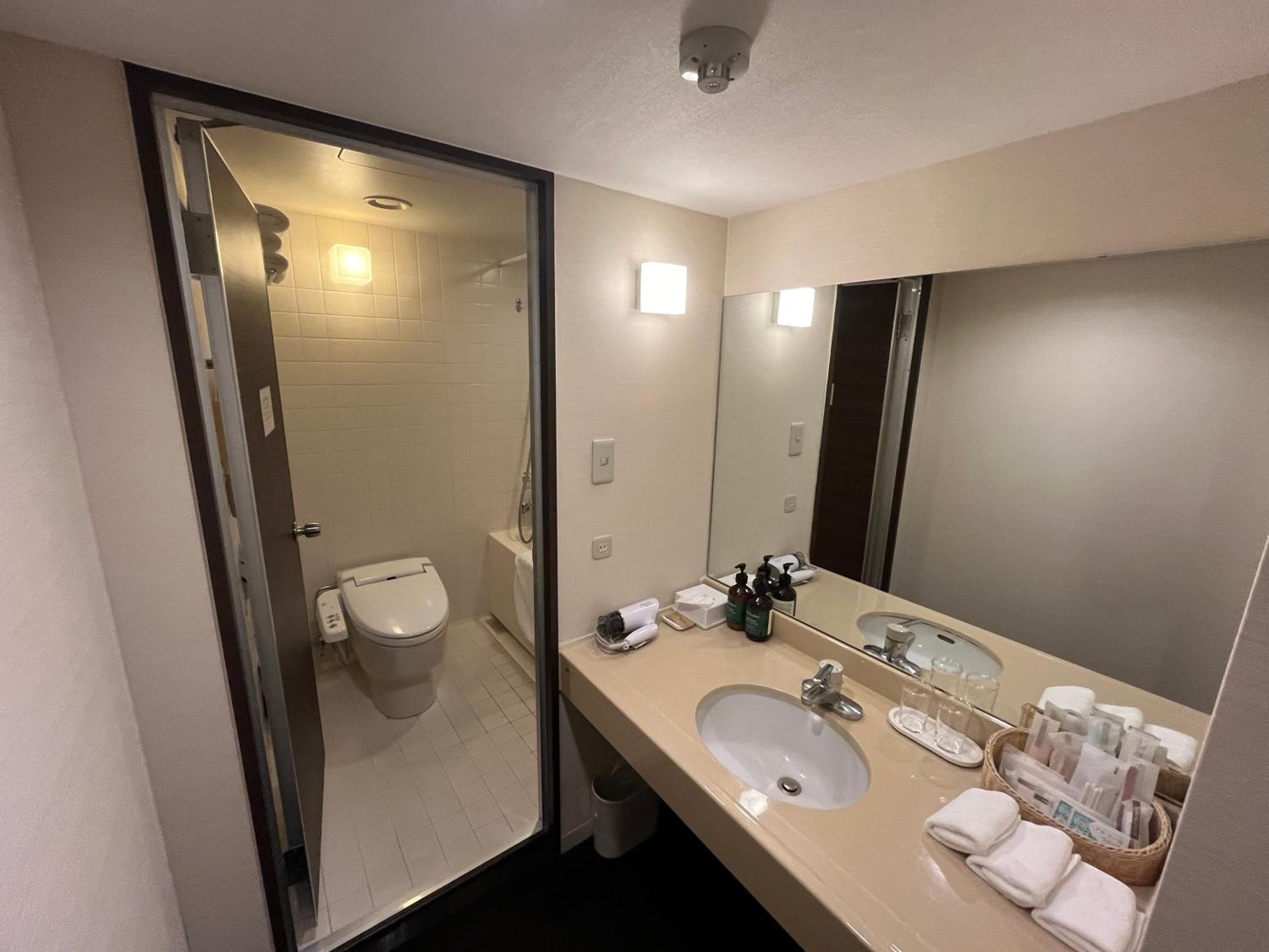 Deluxe Twin Room with Sea View - Non-Smoking - Photo 12