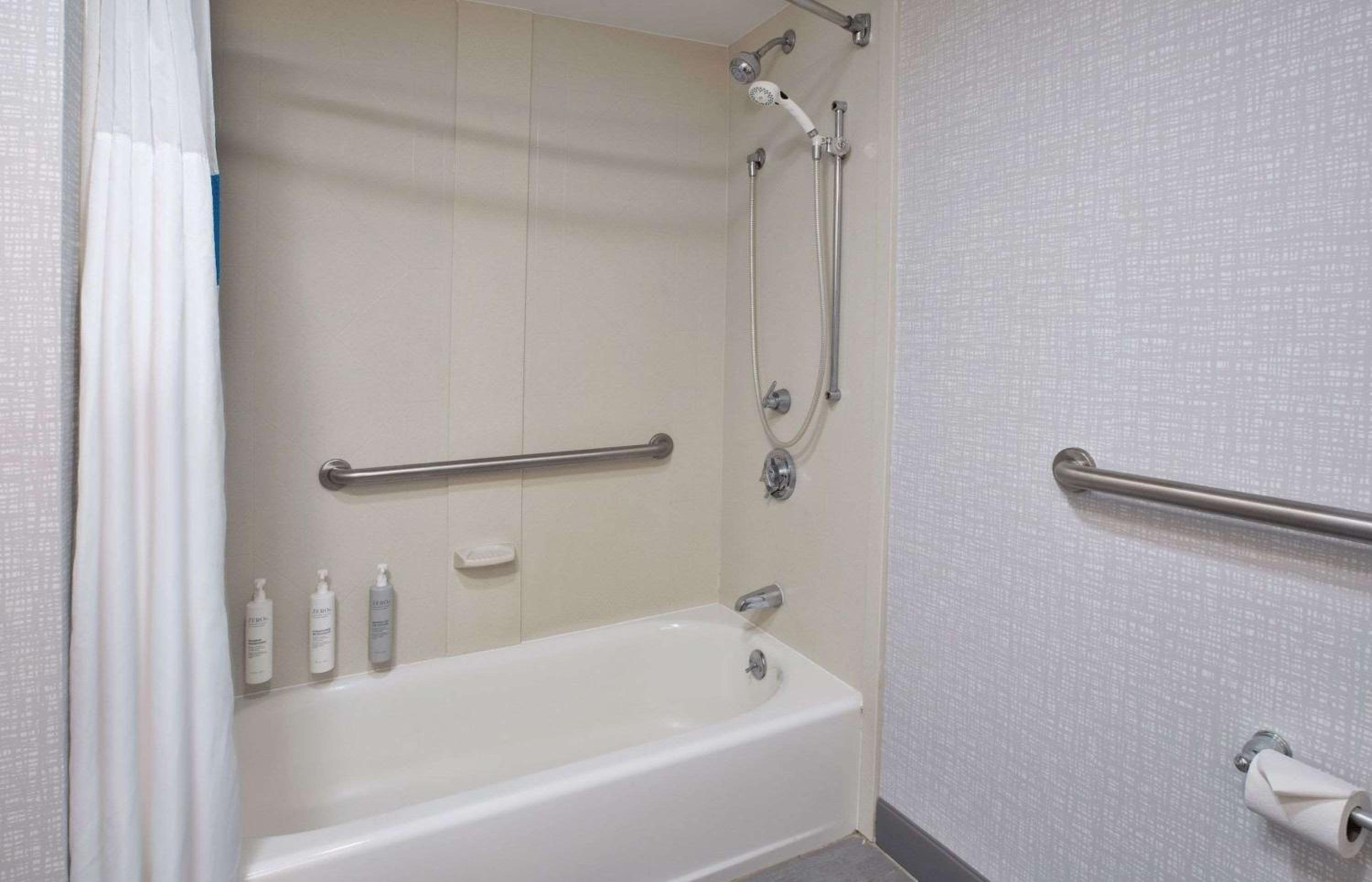 King Room - Mobility Access/Non-Smoking photo 3