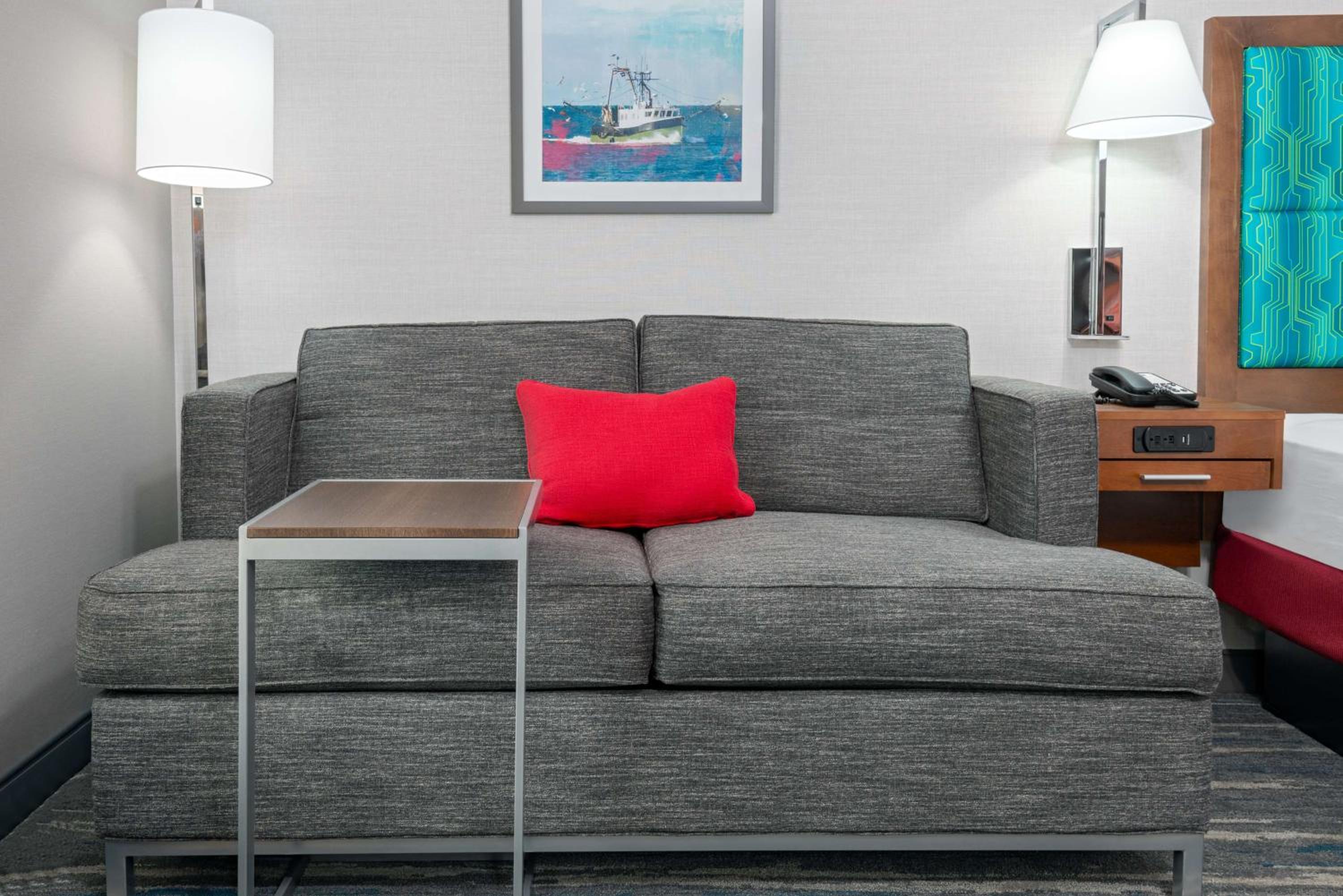 King Room with Sofa Bed - Photo 4
