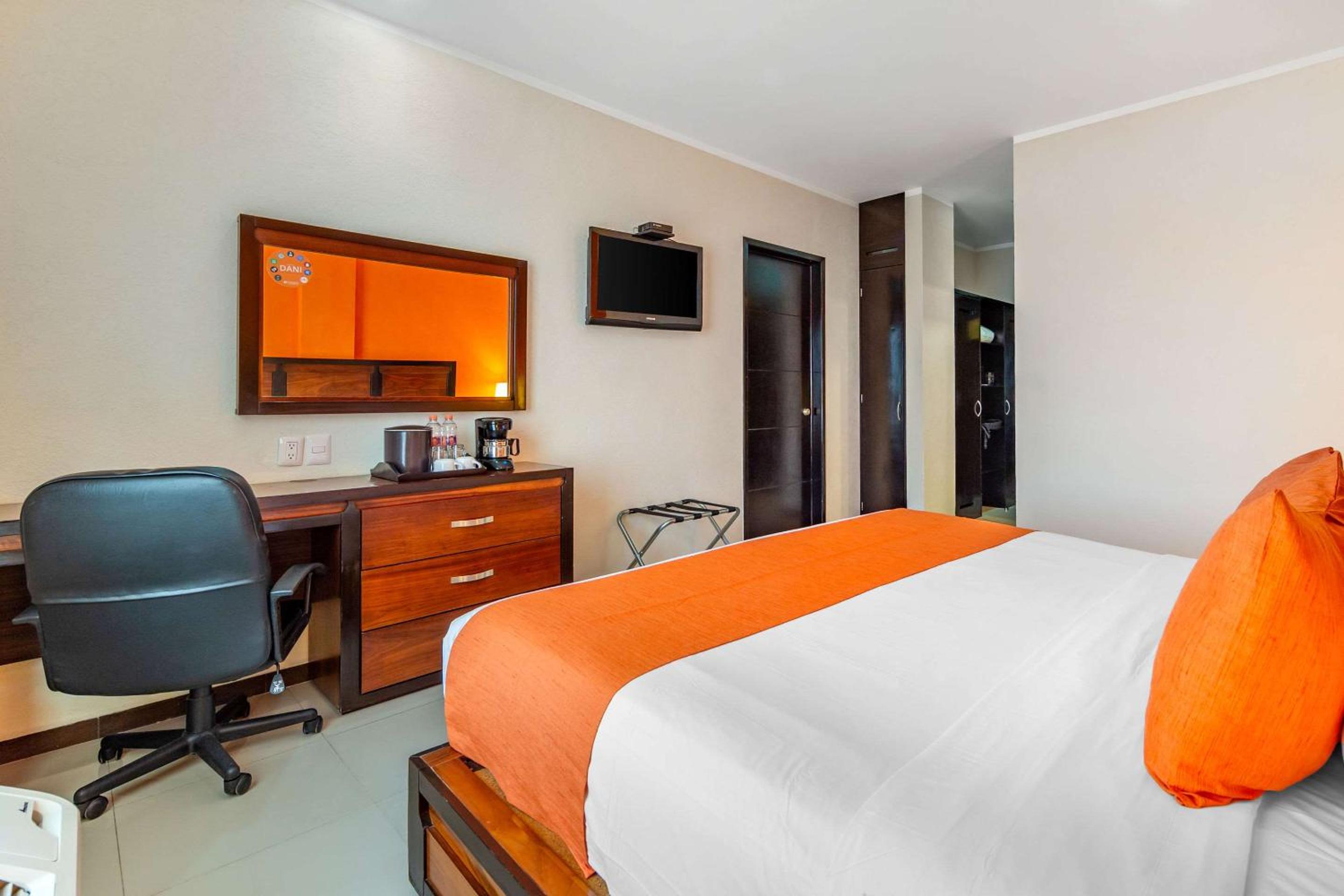 Standard King Room - Non-Smoking photo 3