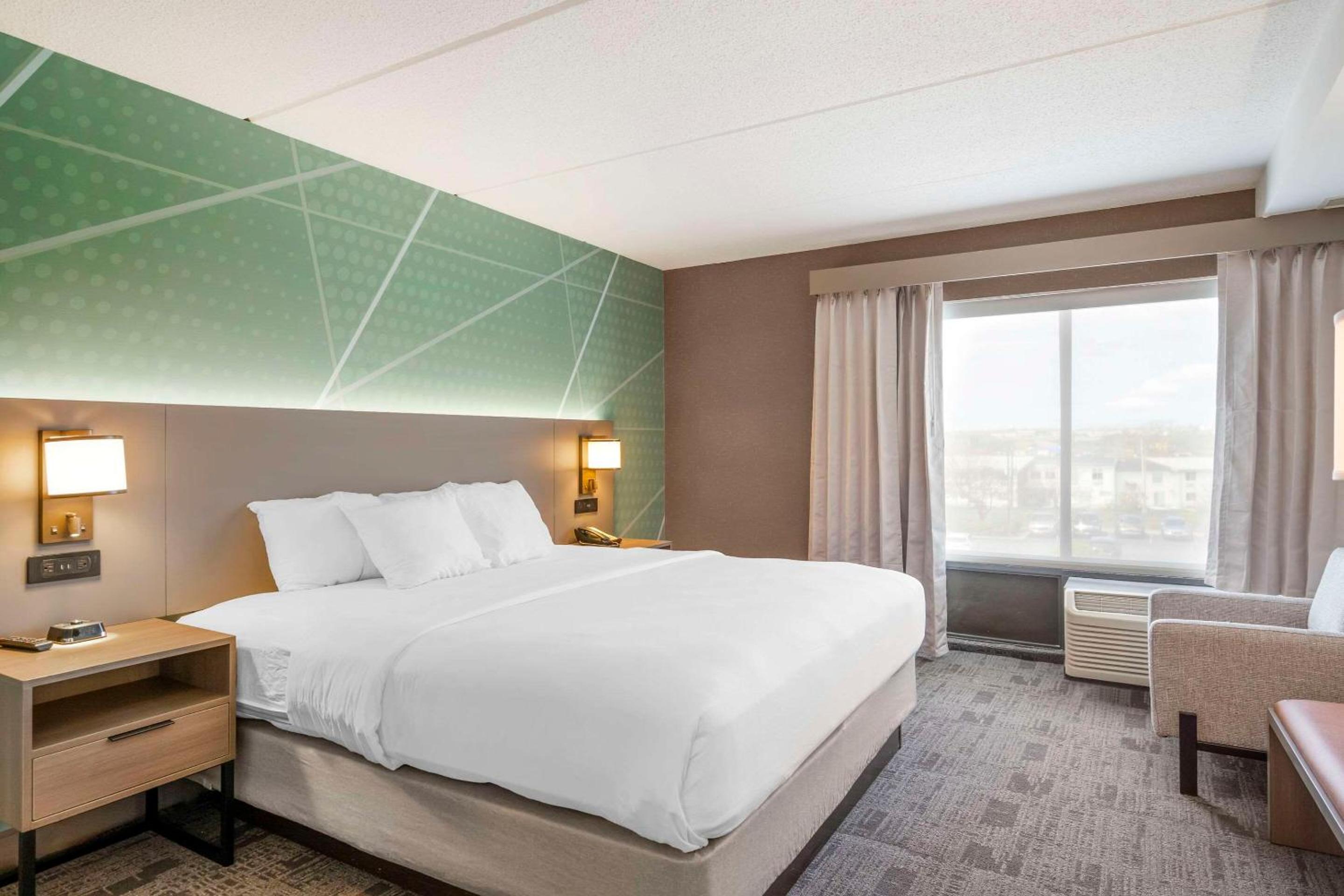 King Room - Non-Smoking - Photo 1