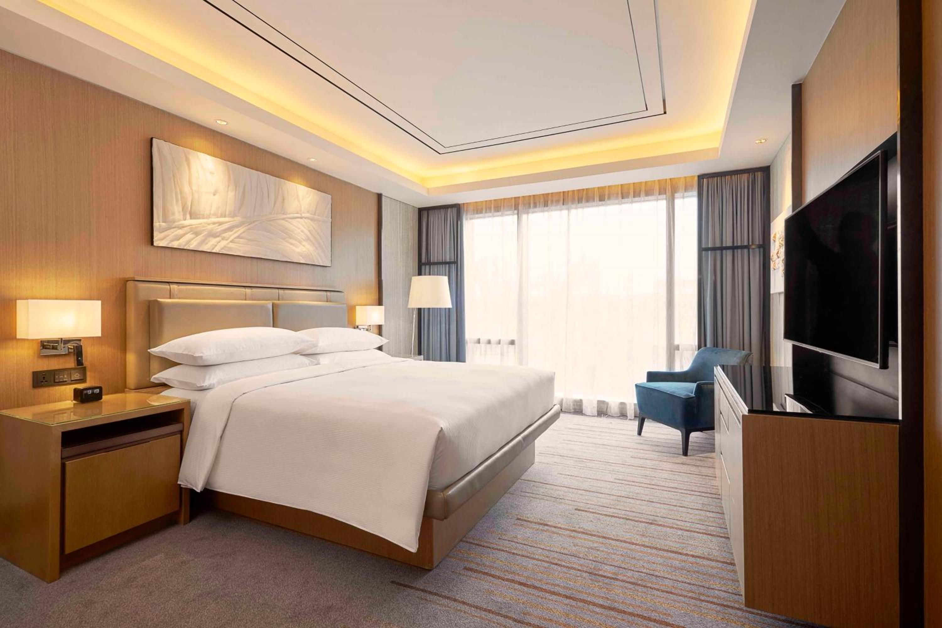 One-Bedroom Premium King Suite