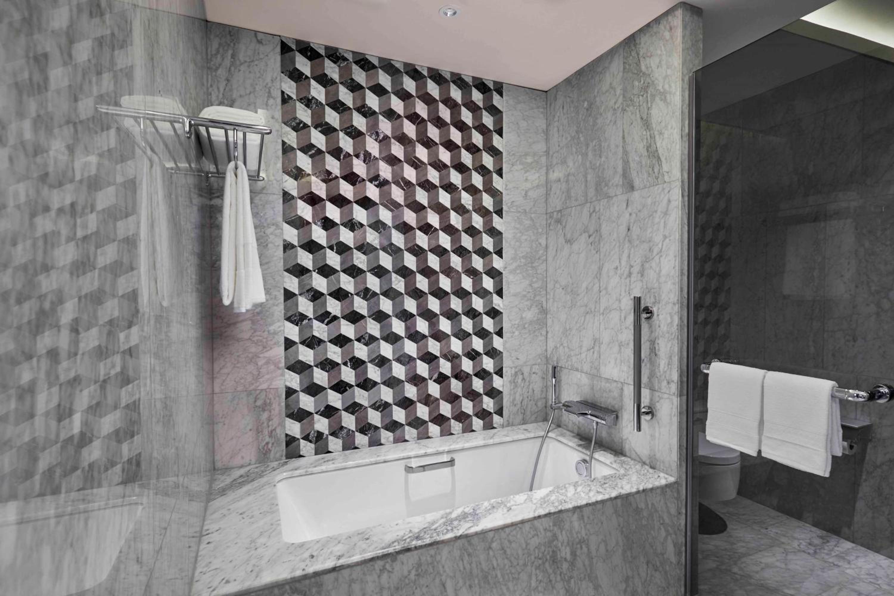 One-Bedroom Premium King Suite photo 3
