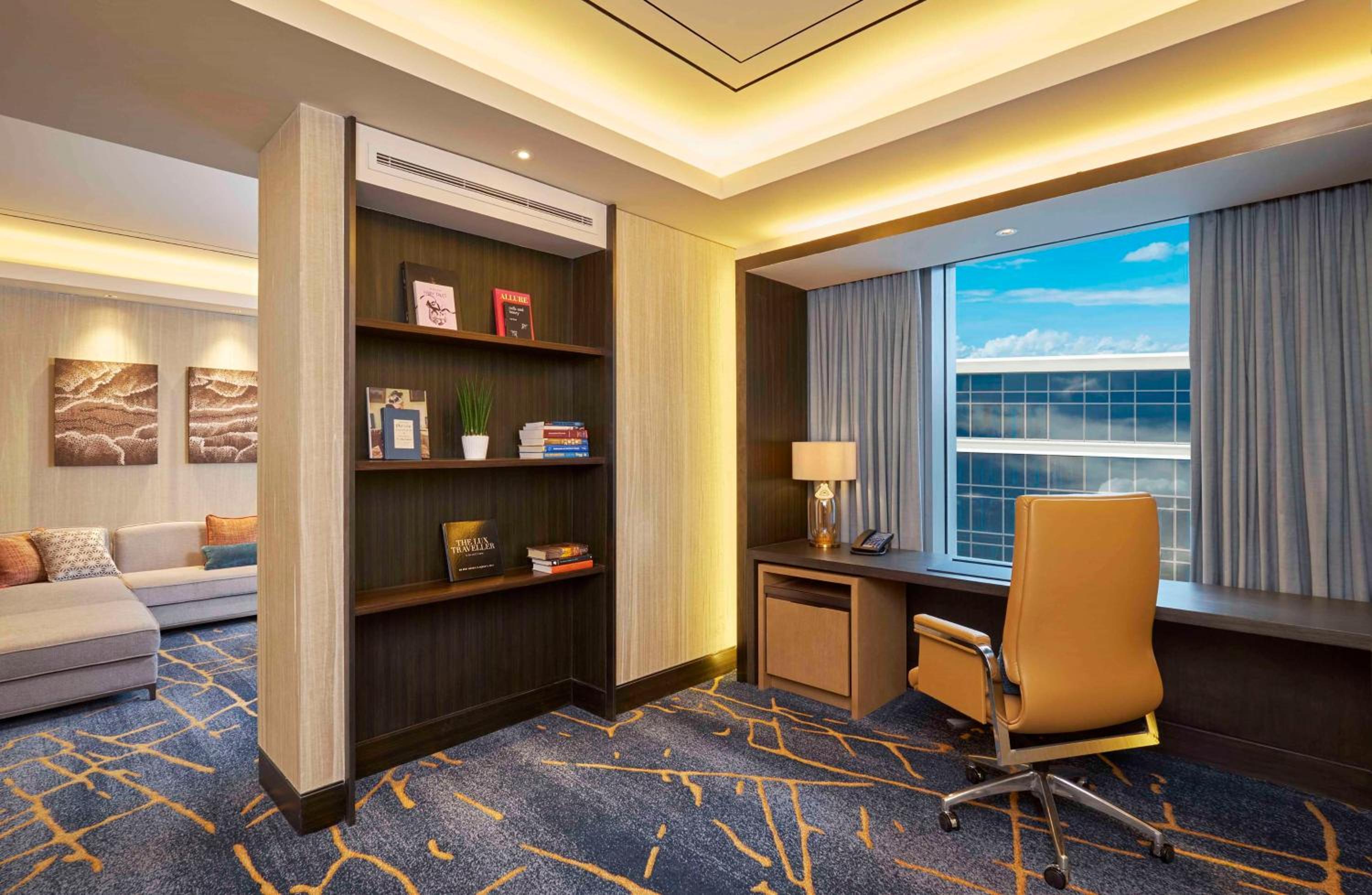 One-Bedroom Deluxe King Suite