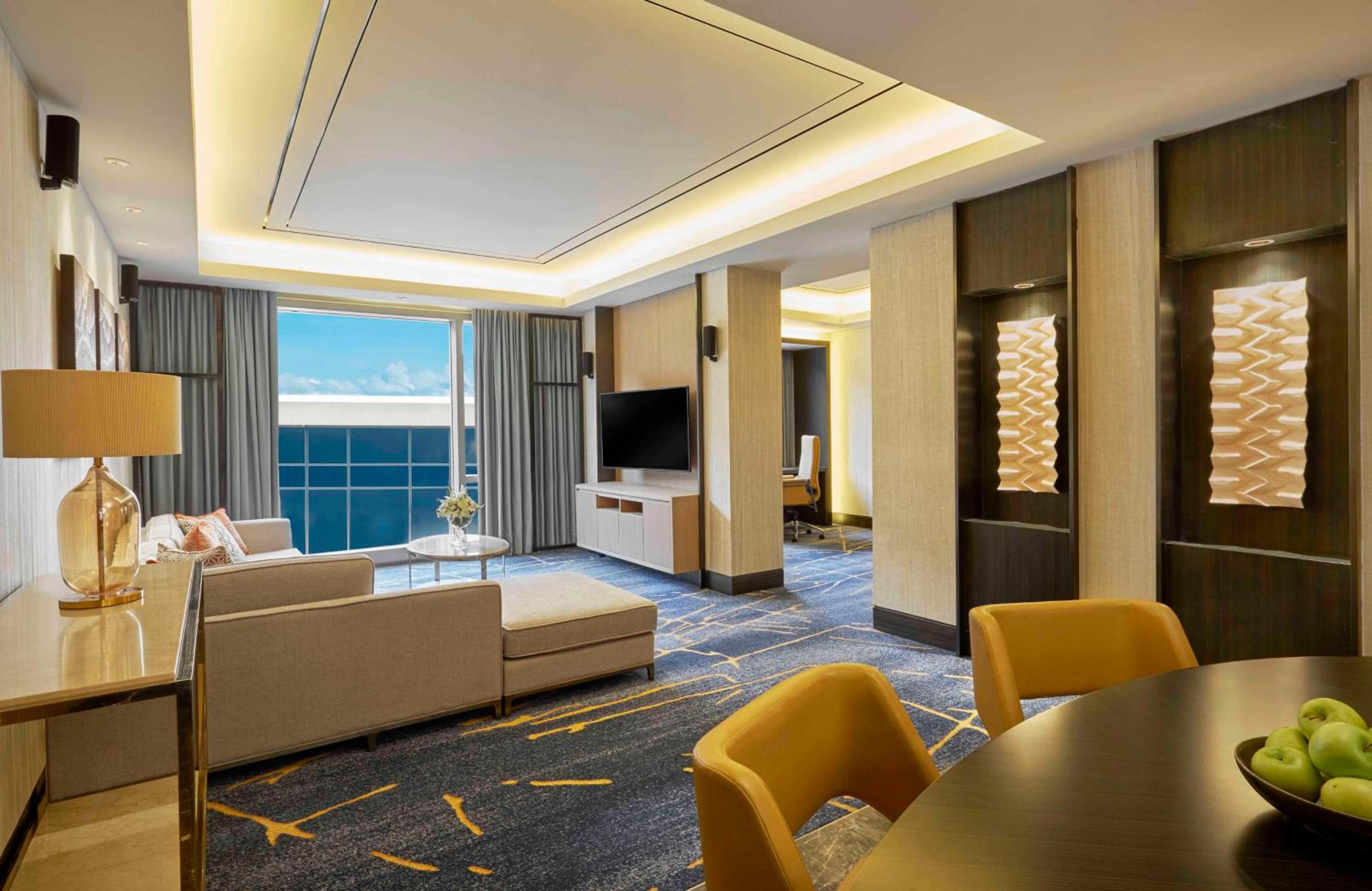 One-Bedroom Deluxe King Suite photo 2