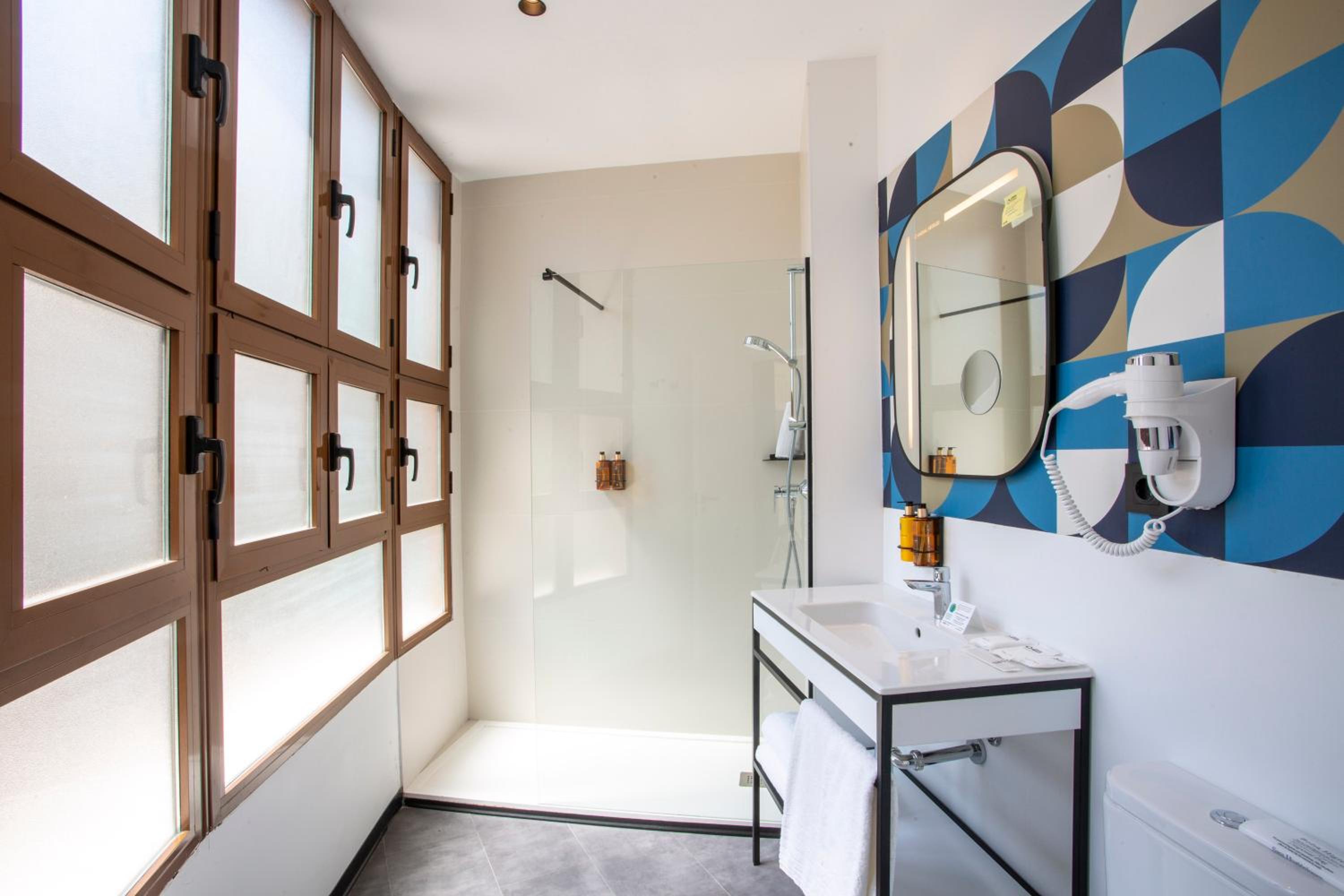 Double Room thumbnail 5