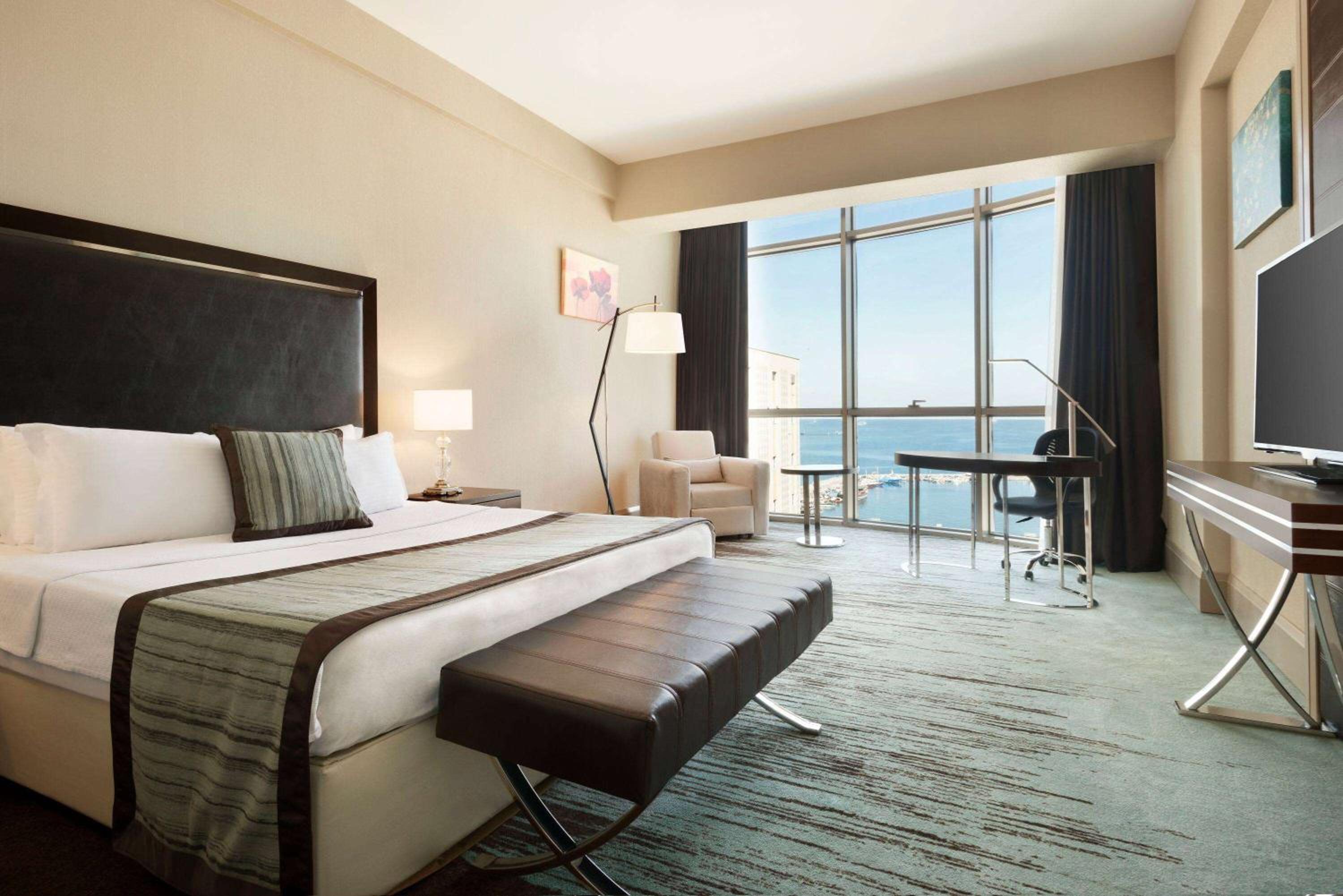 Deluxe King Room with Sea View - Photo 1