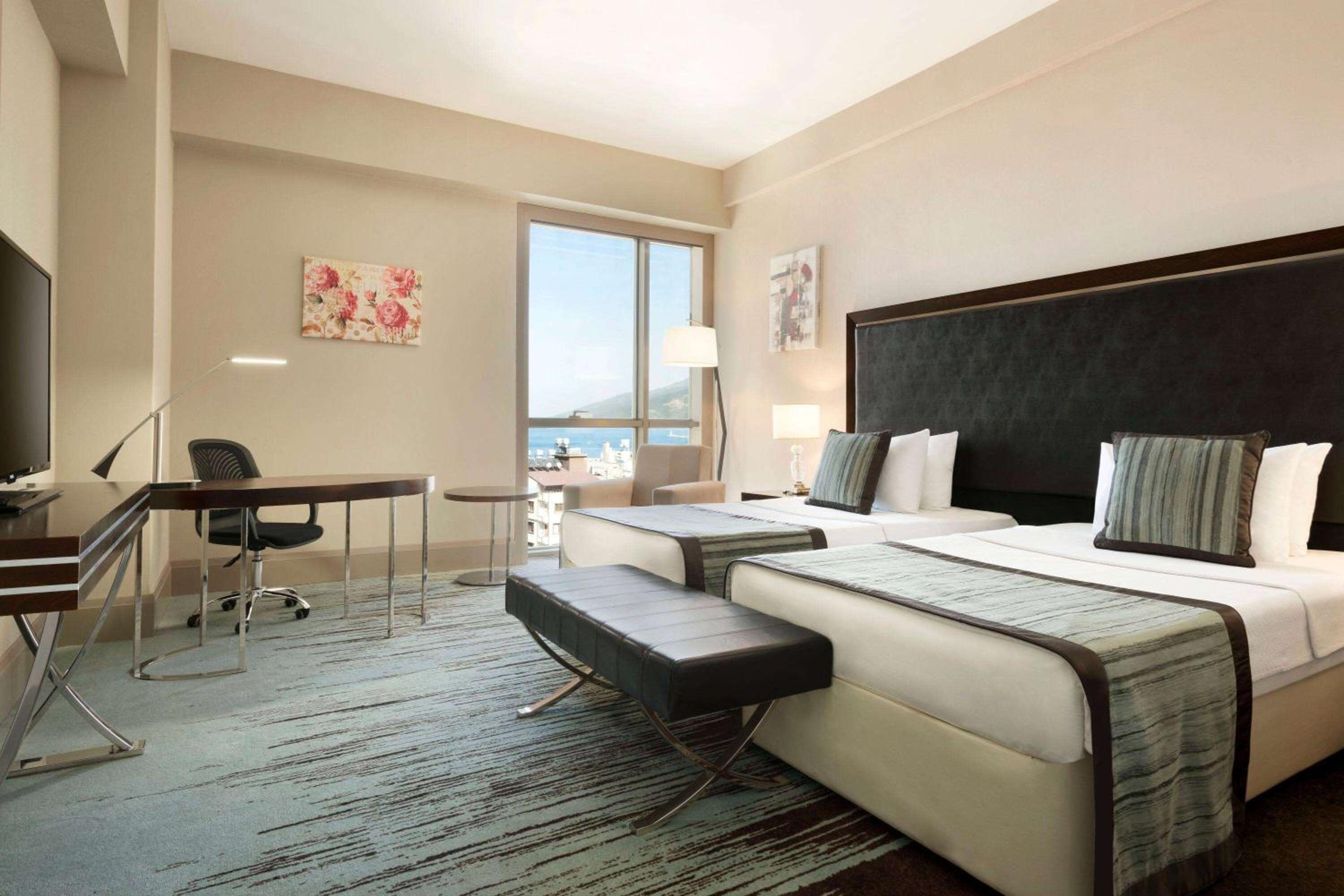 Deluxe Twin Room with Sea View - Photo 1