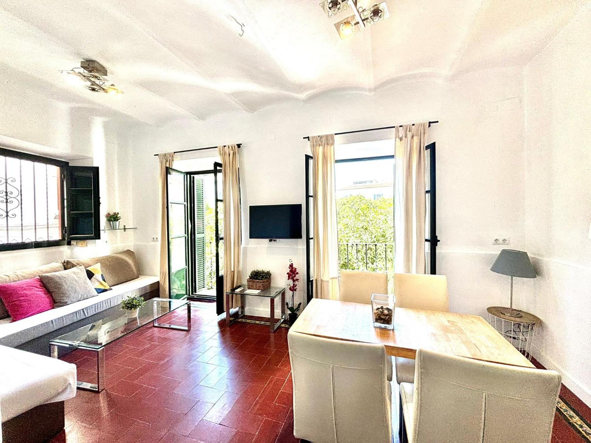 Apartamento de dos habitaciones con balcón