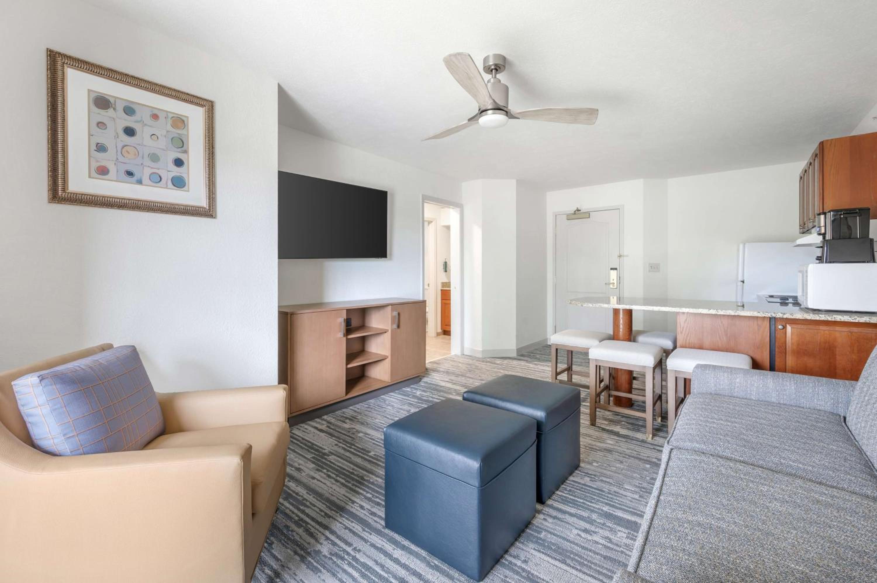 One-Bedroom King Suite with Balcony - Photo 1