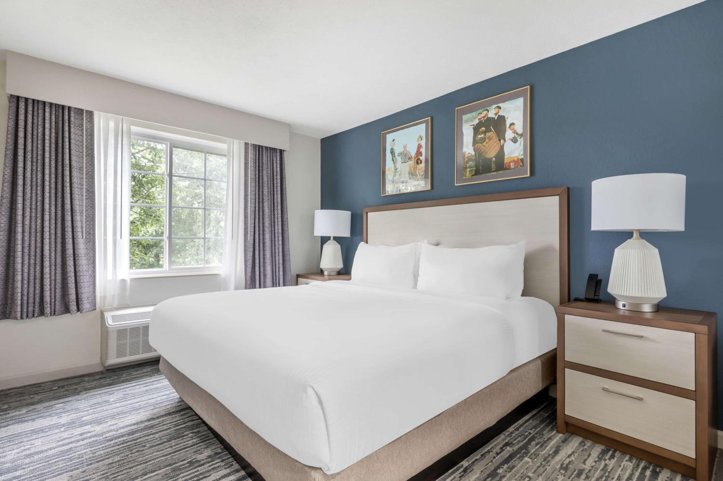 One-Bedroom King Suite - Photo 4