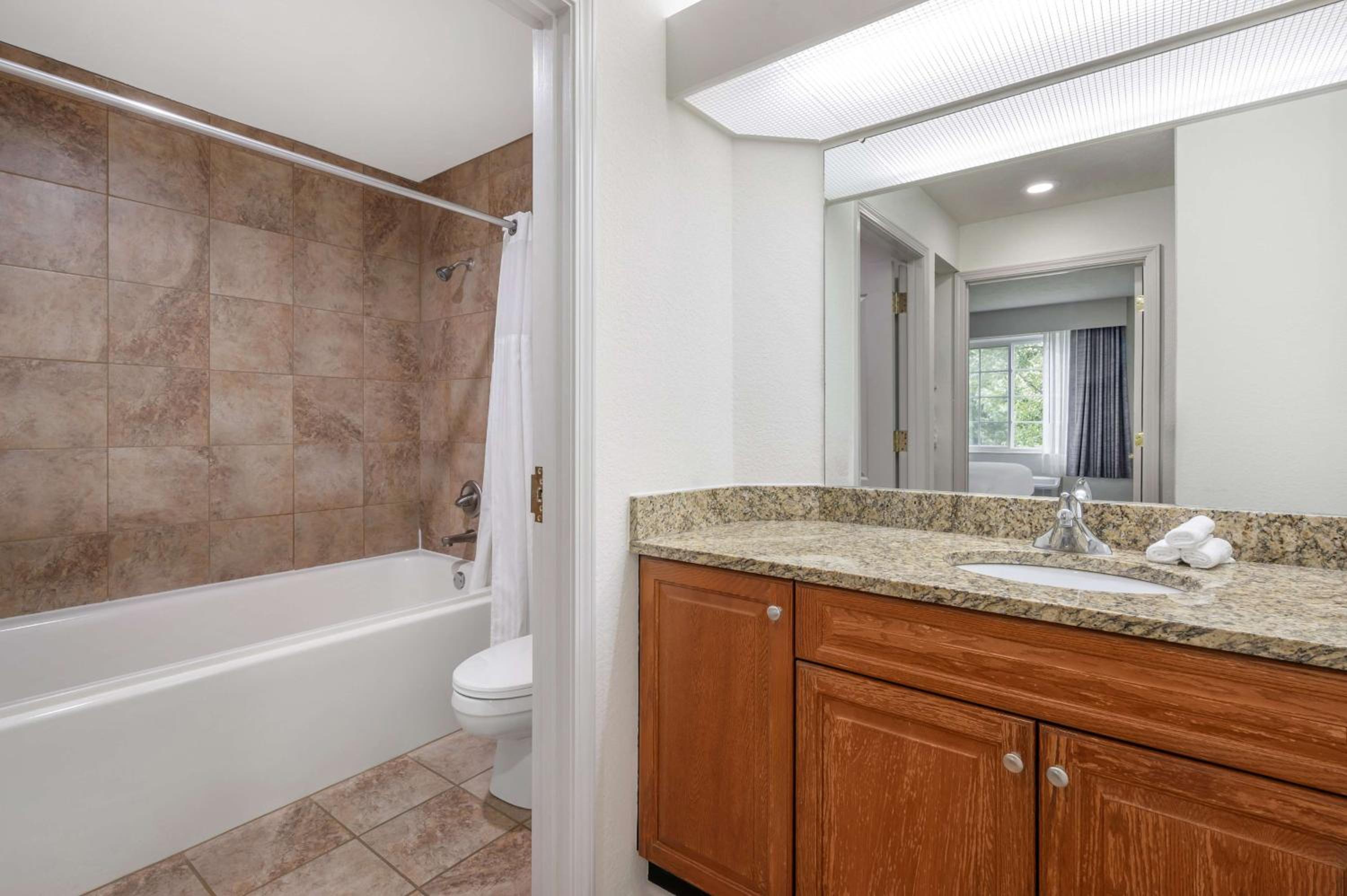 One-Bedroom King Suite - Photo 3