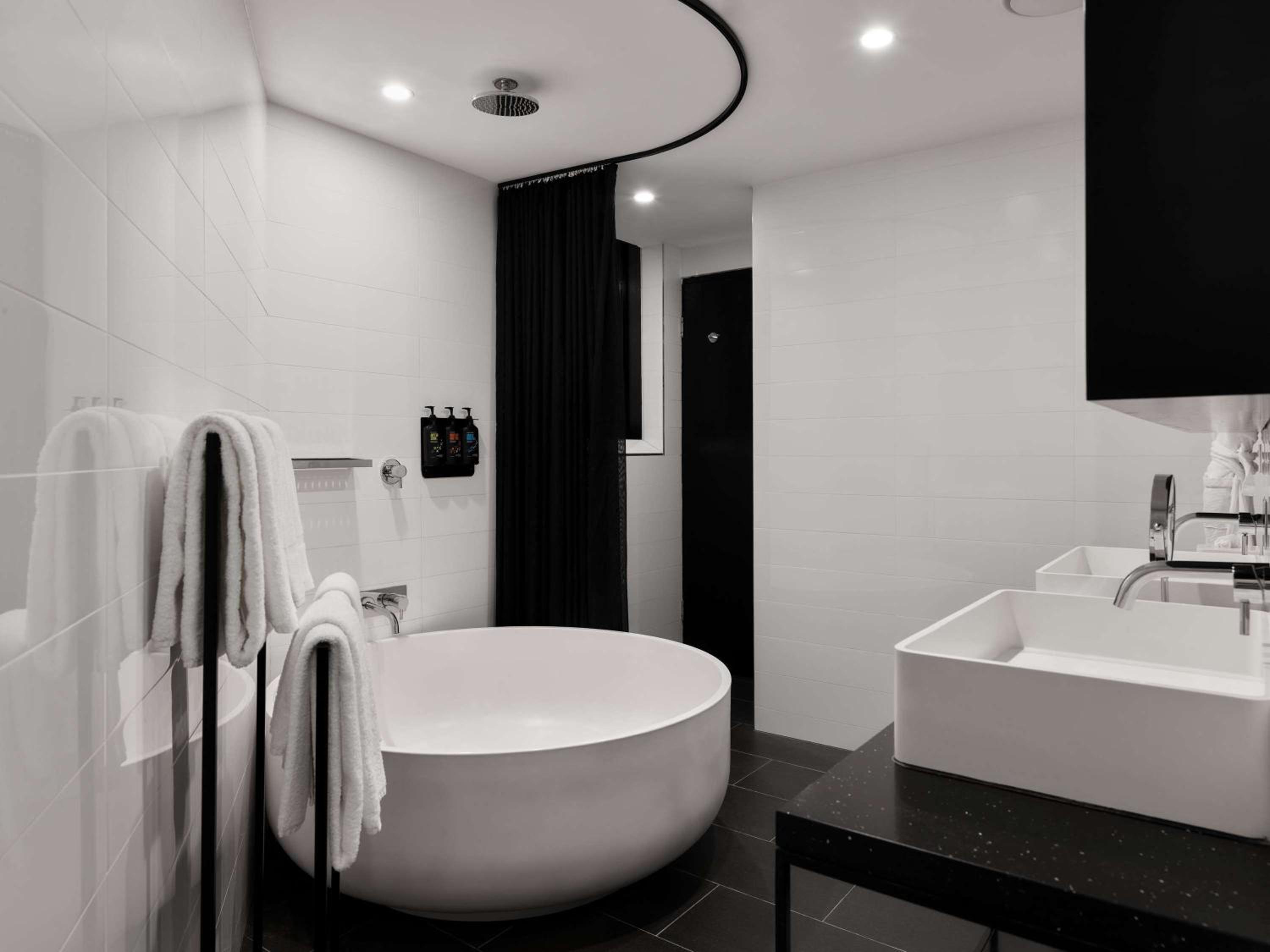 King Suite thumbnail 6