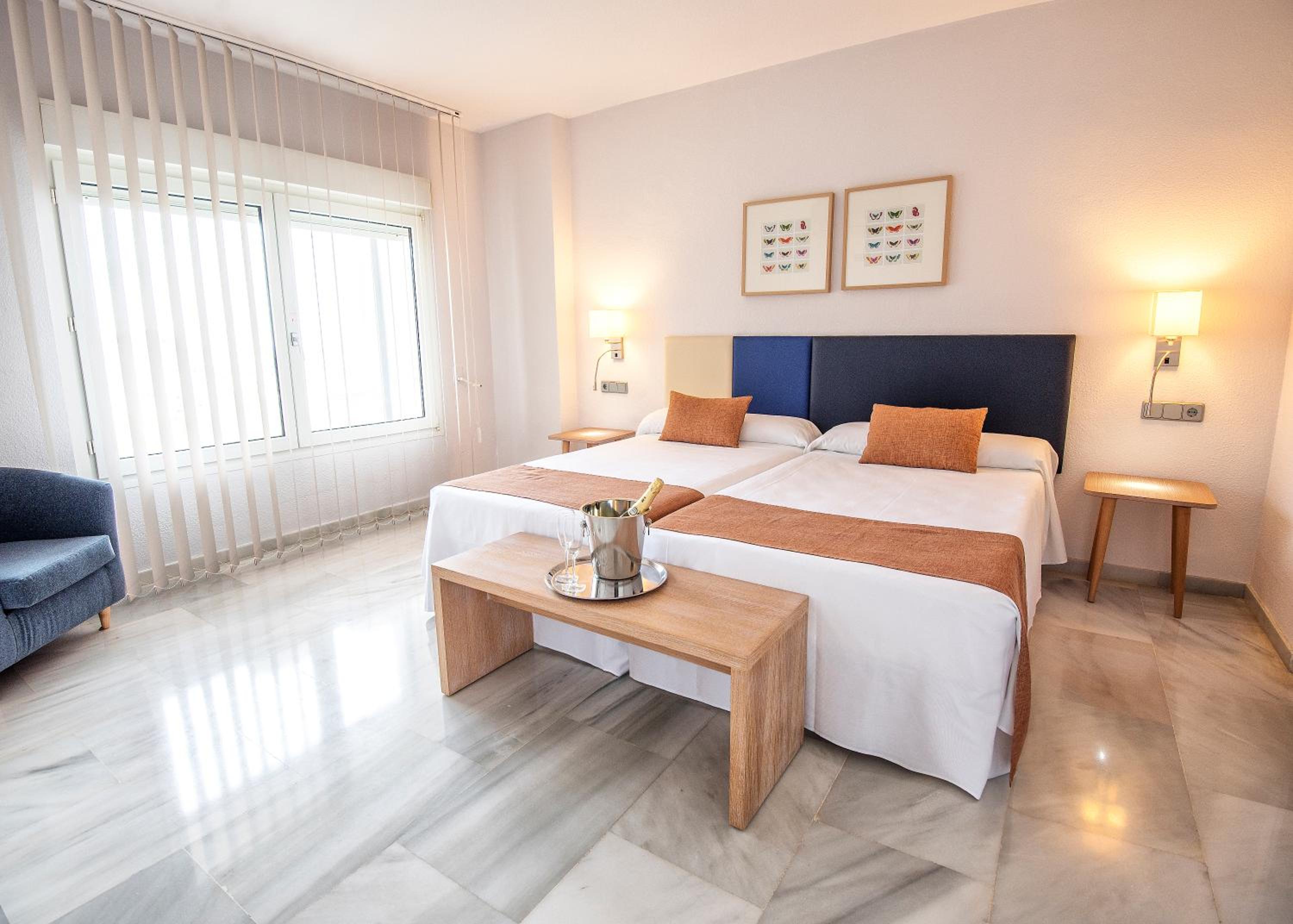 One-Bedroom Apartment with Sea View - Photo 13